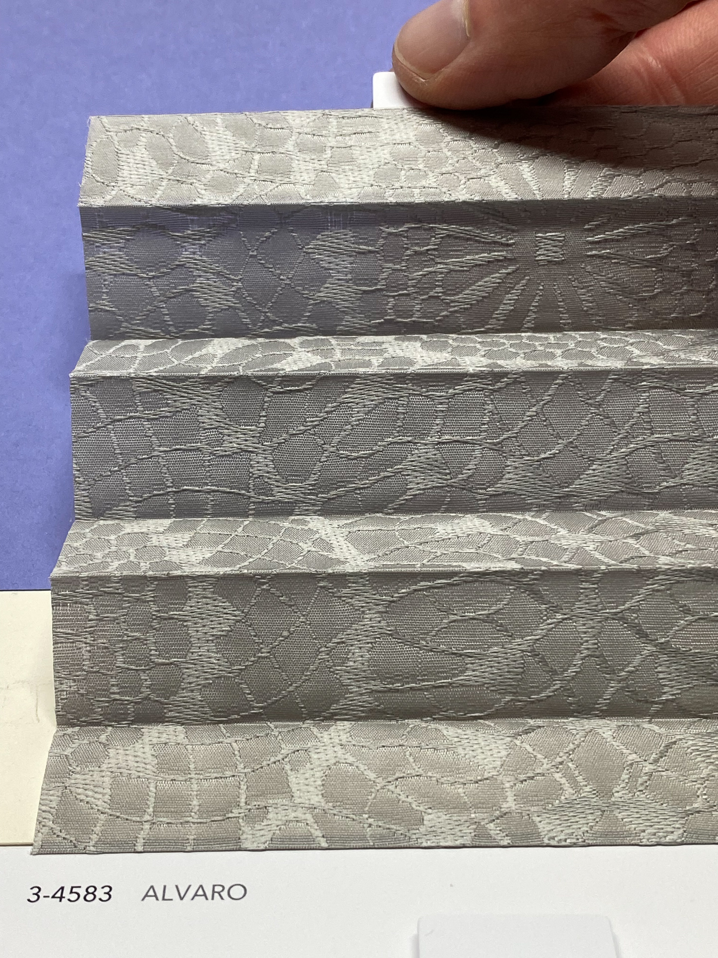 MHZ Plissee Stoff Muster aus der Farbkarte "11 Modern Grey" | Material: 51 % RPES / 49 % PES