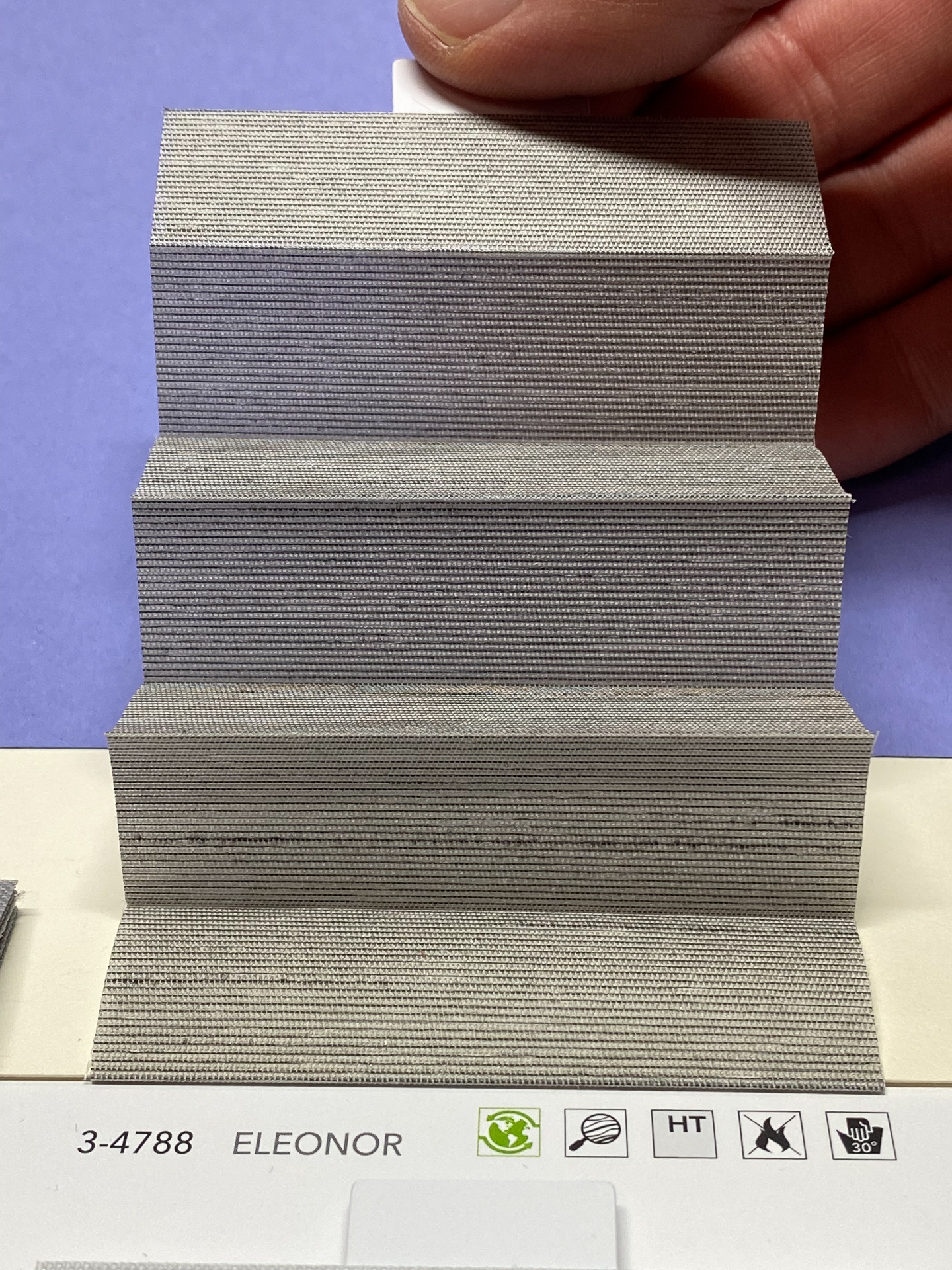 MHZ Plissee Stoff Muster aus der Farbkarte "12 Modern Grey" | Material: 50 % RPES / 50 % PES