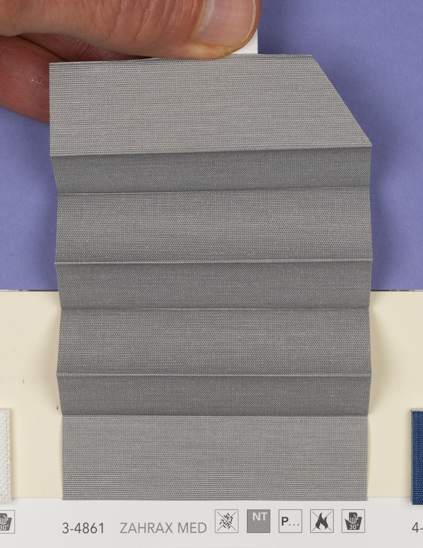 MHZ Plissee Stoff Muster aus der Farbkarte "20 Flame Retardant" | Material: 100 % PES