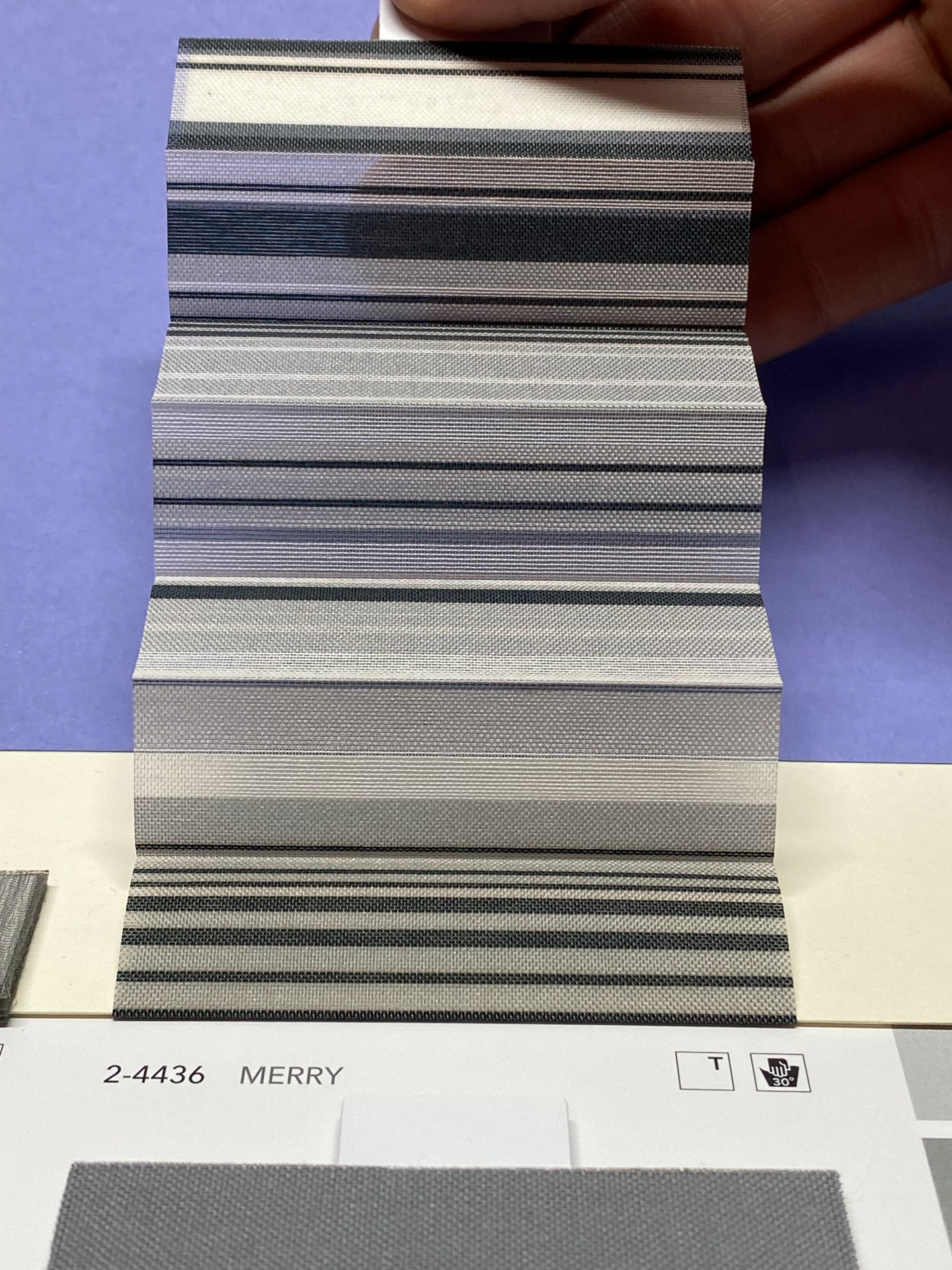 MHZ Plissee Stoff Muster aus der Farbkarte "10 Modern Grey" | Material: 100 % PES