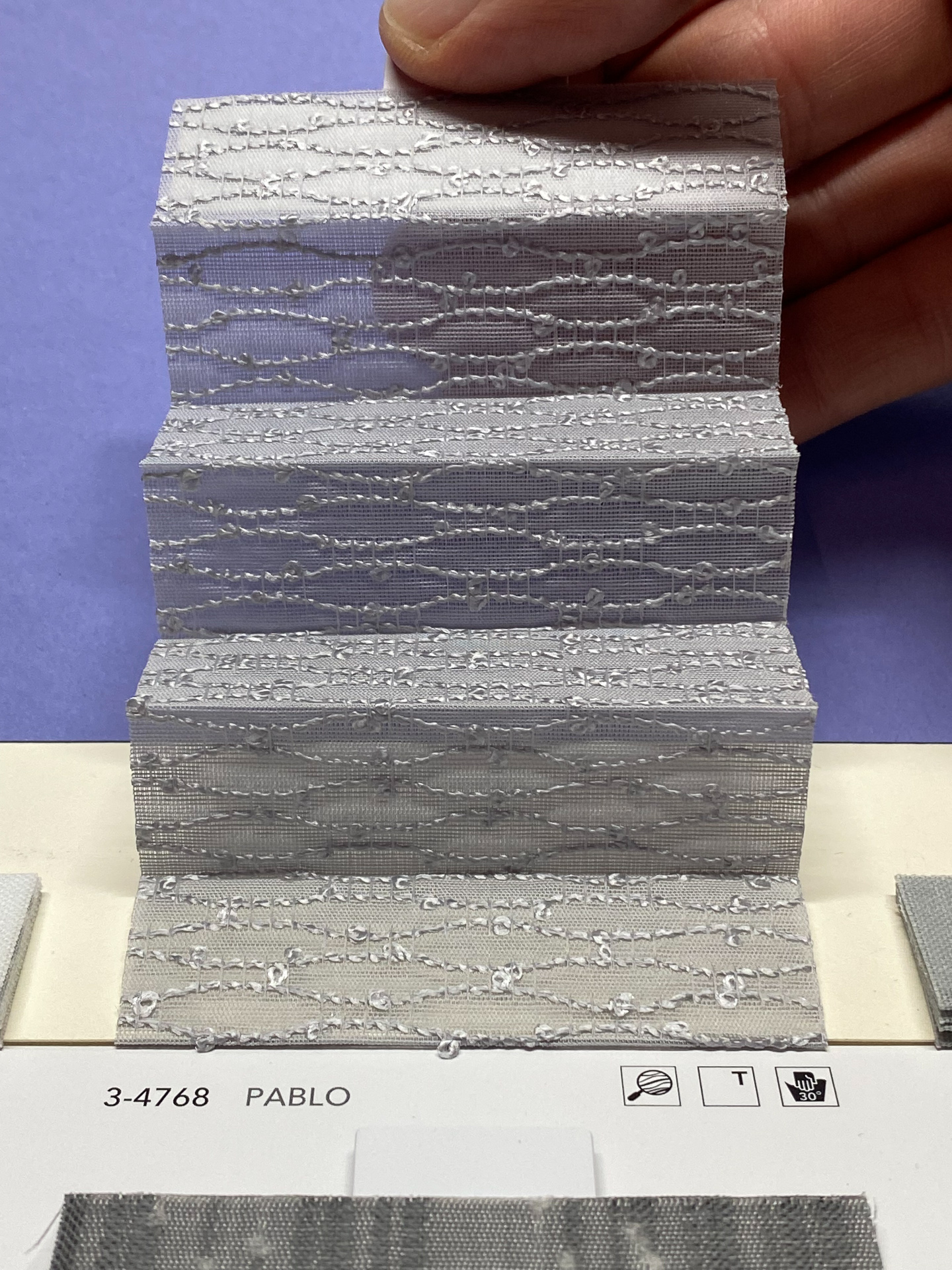 MHZ Plissee Stoff Muster aus der Farbkarte "10 Modern Grey" | Material: 100 % PES