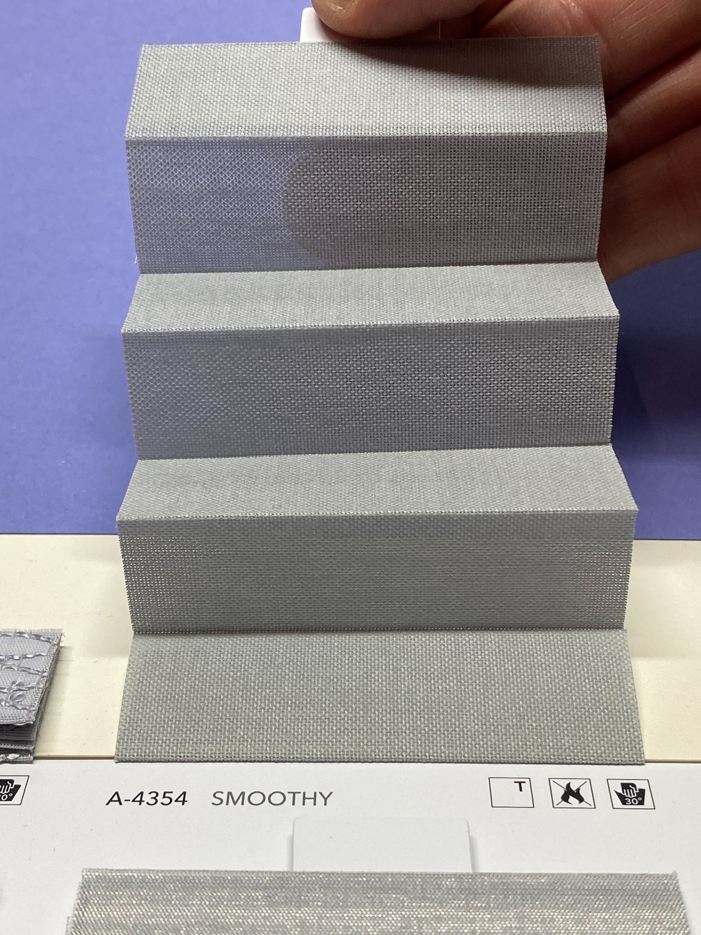 MHZ Plissee Stoff Muster aus der Farbkarte "10 Modern Grey" | Material: 100 % PES