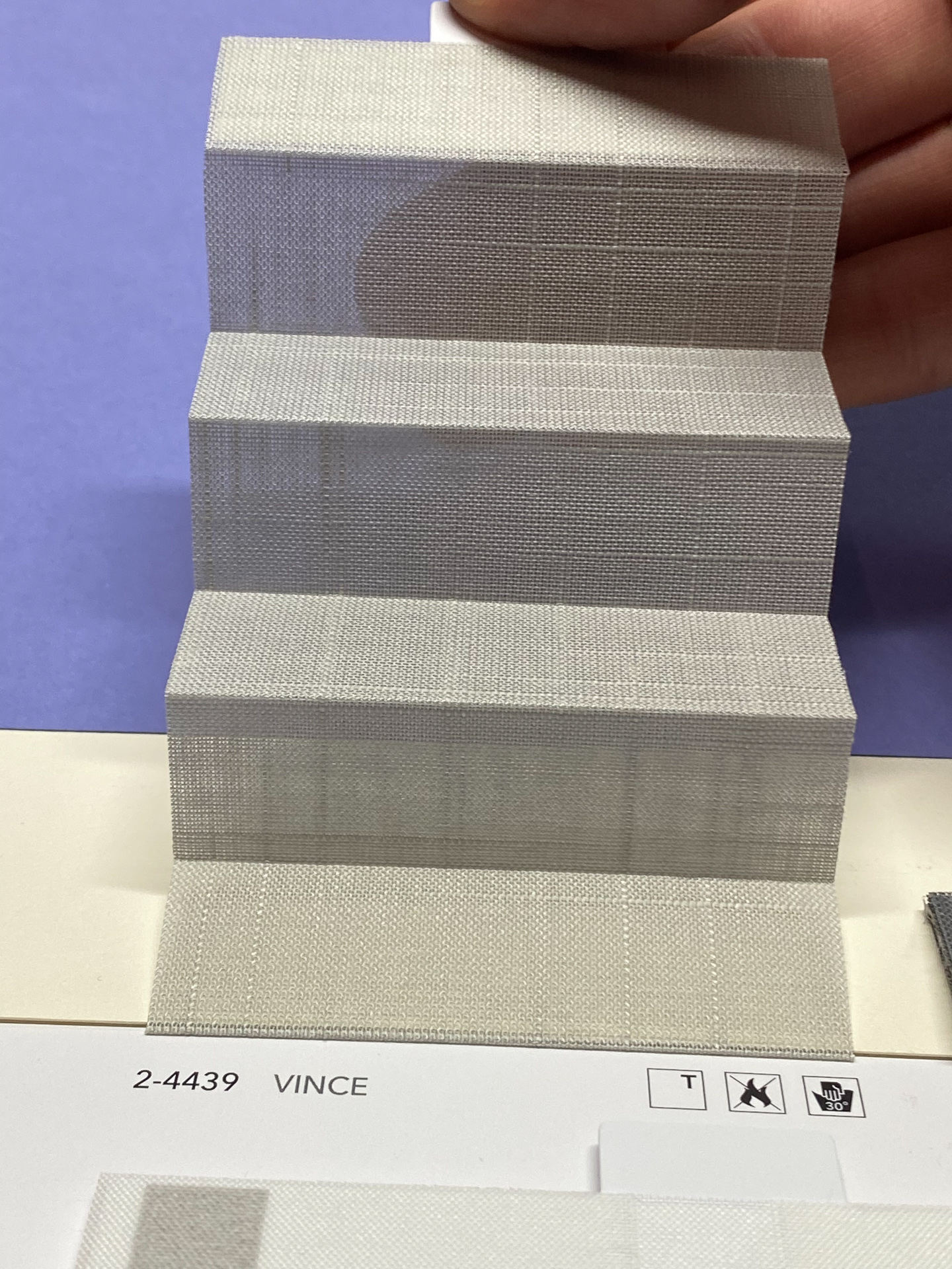 MHZ Plissee Stoff Muster aus der Farbkarte "10 Modern Grey" | Material: 100 % PES Trevira CS