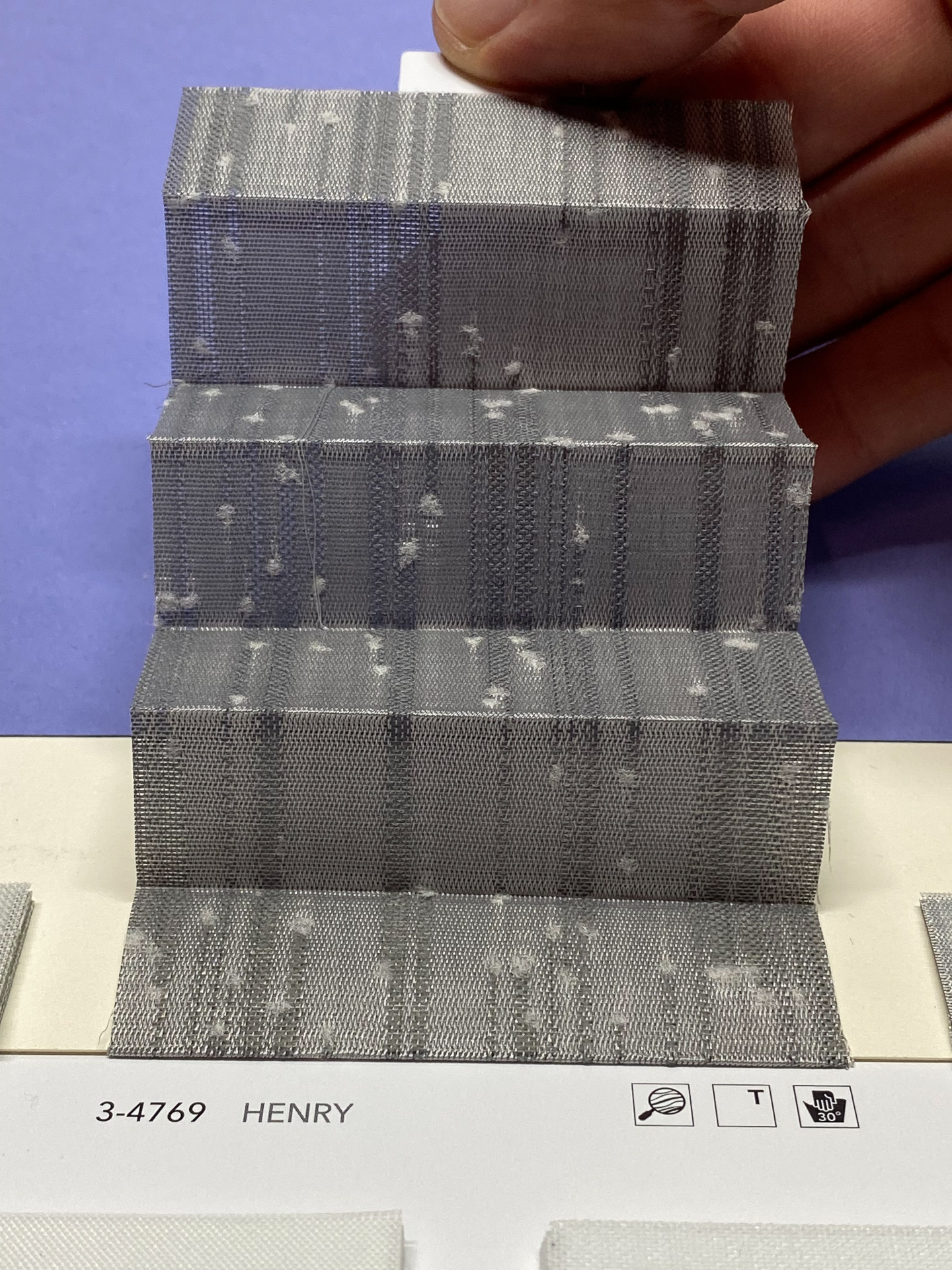 MHZ Plissee Stoff Muster aus der Farbkarte "10 Modern Grey" | Material: 100 % PES