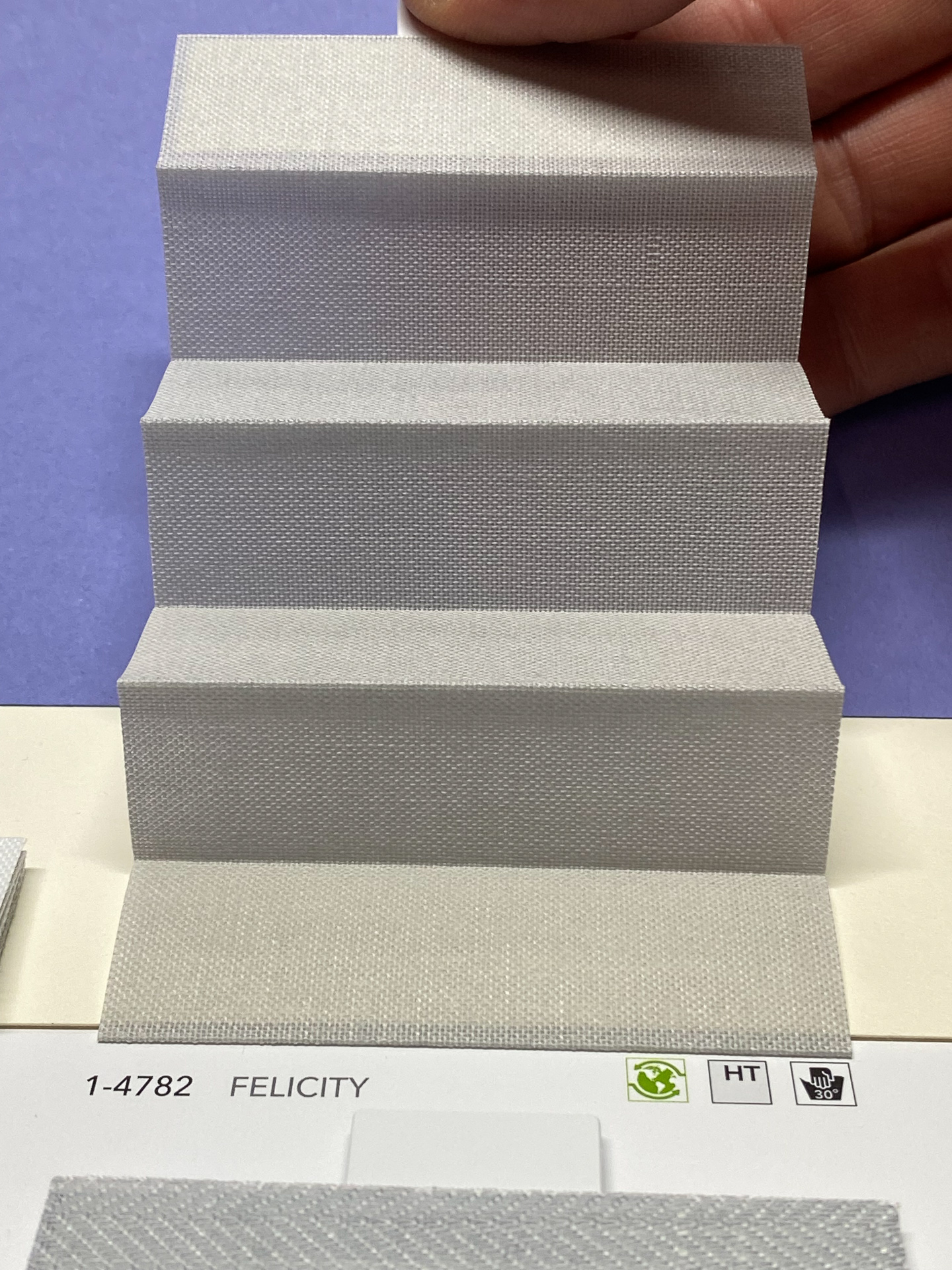 MHZ Plissee Stoff Muster aus der Farbkarte "11 Modern Grey" | Material: 80 % RPES / 20 % PES