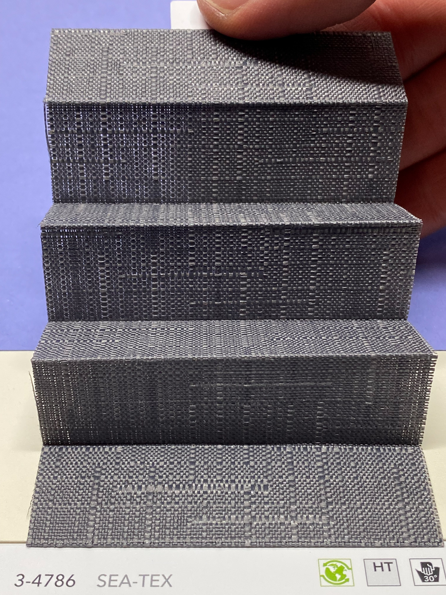 MHZ Plissee Stoff Muster aus der Farbkarte "11 Modern Grey" | Material: 50 % ReOcPl / 50 % PES