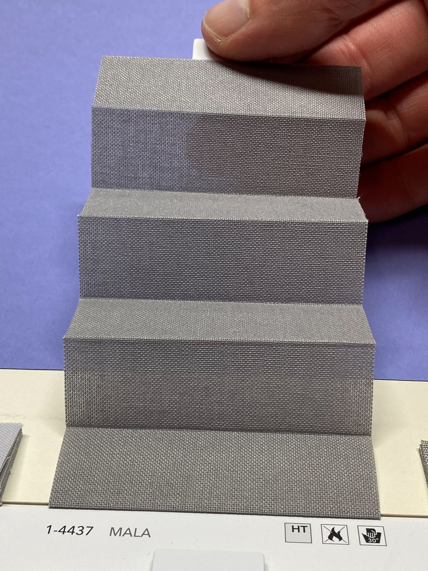 MHZ Plissee Stoff Muster aus der Farbkarte "12 Modern Grey" | Material: 100 % PES Trevira CS
