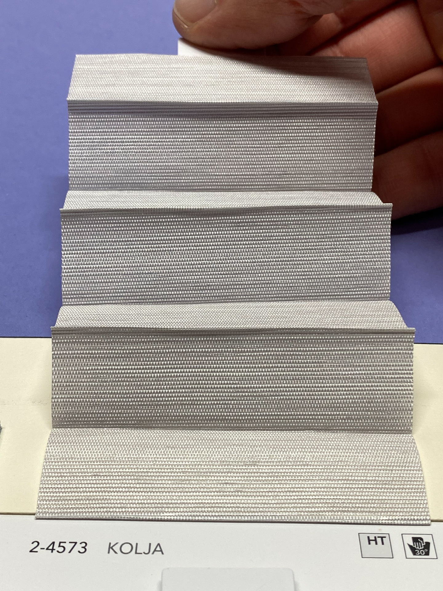 MHZ Plissee Stoff Muster aus der Farbkarte "12 Modern Grey" | Material: 100 % PES