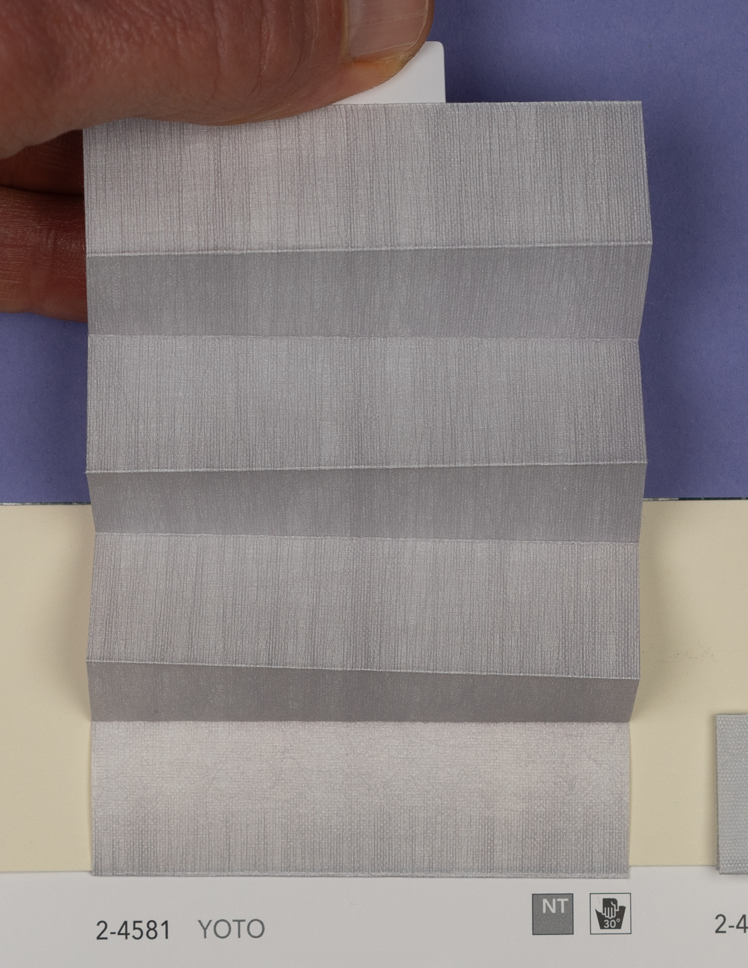 MHZ Plissee Stoff Muster aus der Farbkarte "13 Modern Grey" | Material: 100 % PES