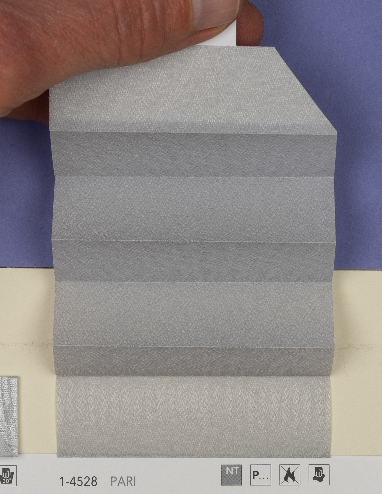 MHZ Plissee Stoff Muster aus der Farbkarte "13 Modern Grey" | Material: 100 % PES