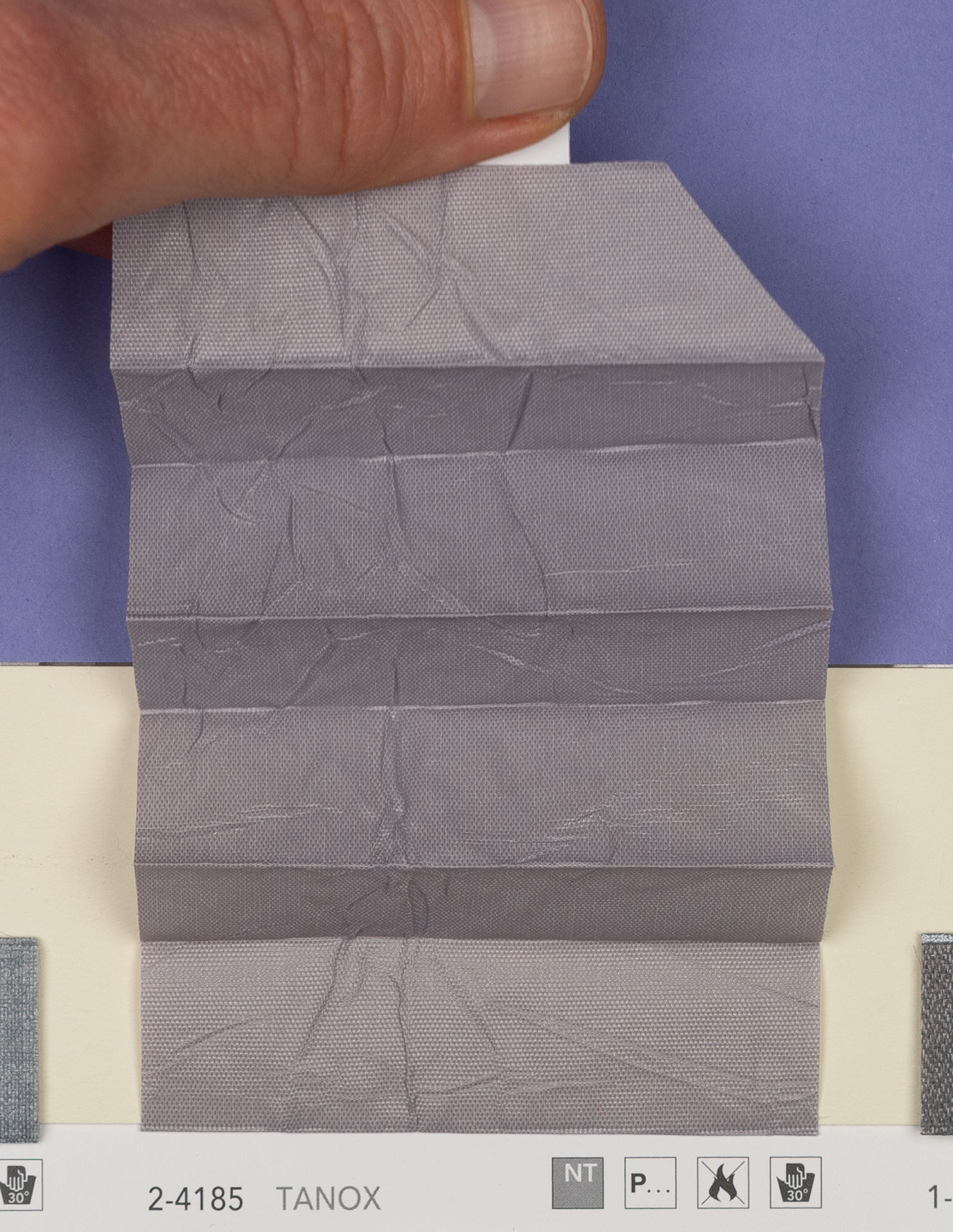 MHZ Plissee Stoff Muster aus der Farbkarte "13 Modern Grey" | Material: 100 % PES