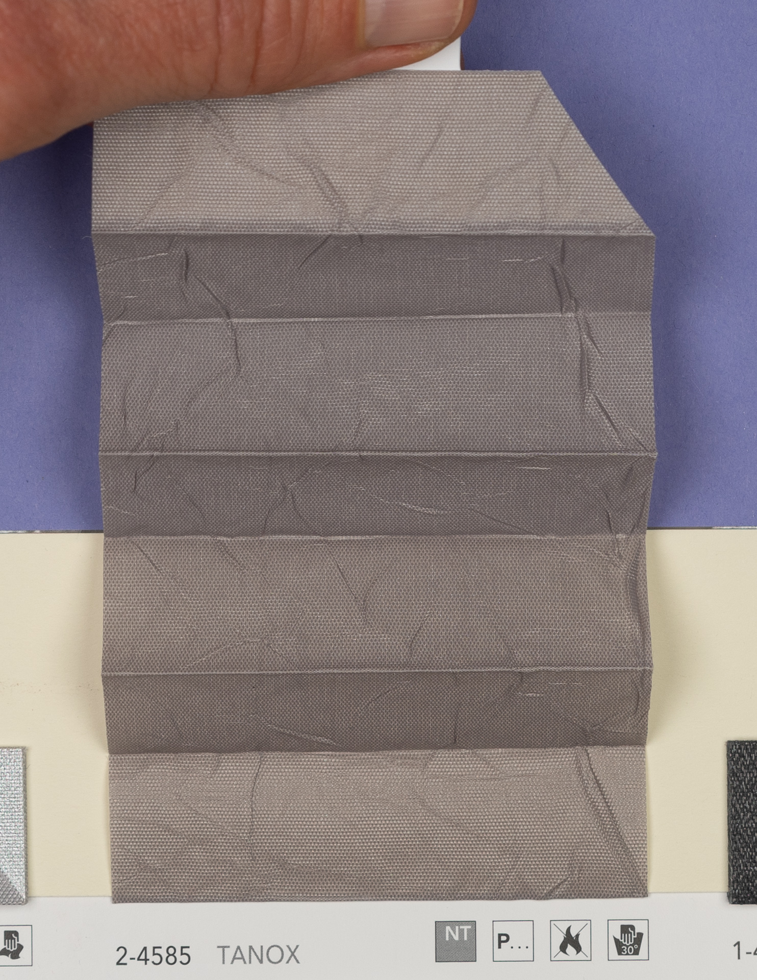 MHZ Plissee Stoff Muster aus der Farbkarte "13 Modern Grey" | Material: 100 % PES