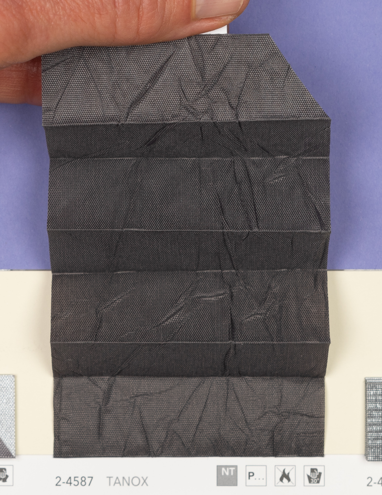 MHZ Plissee Stoff Muster aus der Farbkarte "13 Modern Grey" | Material: 100 % PES