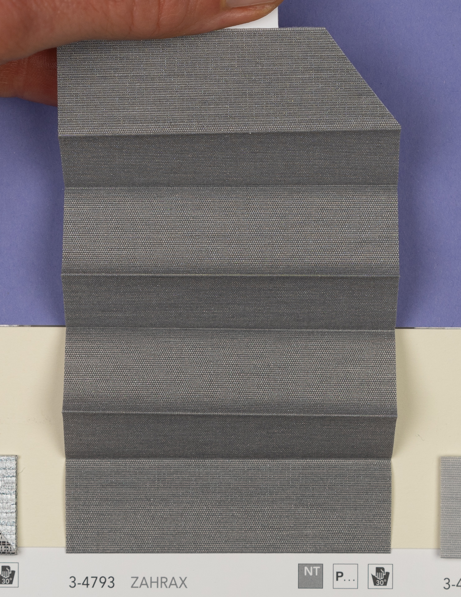 MHZ Plissee Stoff Muster aus der Farbkarte "13 Modern Grey" | Material: 100 % PES