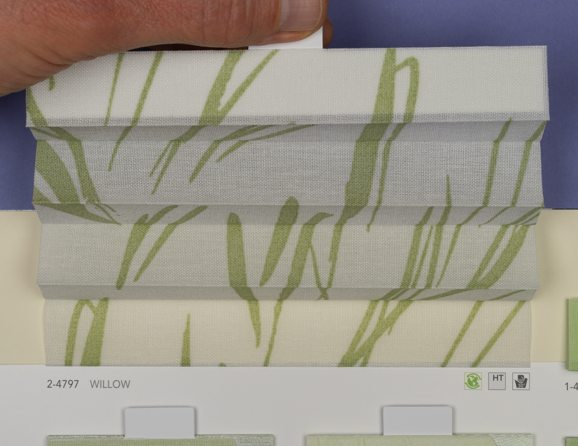 MHZ Plissee Stoff Muster aus der Farbkarte "14 Cool and Fresh" | Material: 80 % RPES / 20 % PES