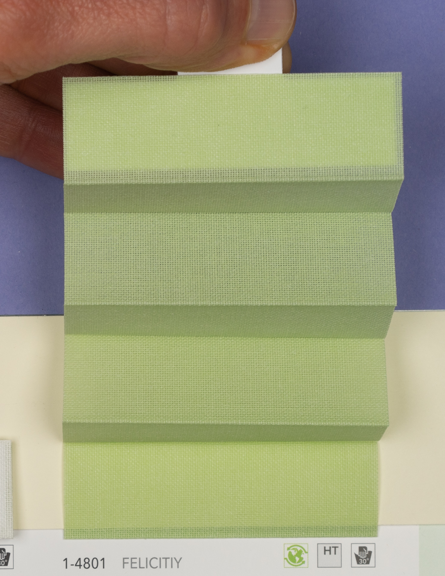 MHZ Plissee Stoff Muster aus der Farbkarte "14 Cool and Fresh" | Material: 80 % RPES / 20 % PES