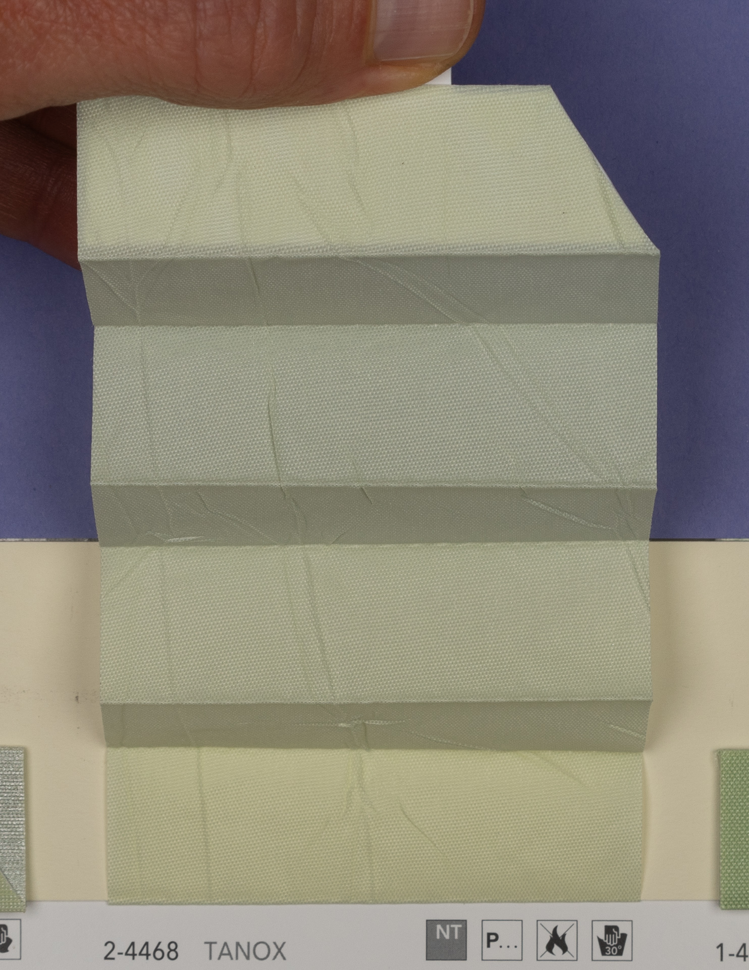 MHZ Plissee Stoff Muster aus der Farbkarte "14 Cool and Fresh" | Material: 100 % PES