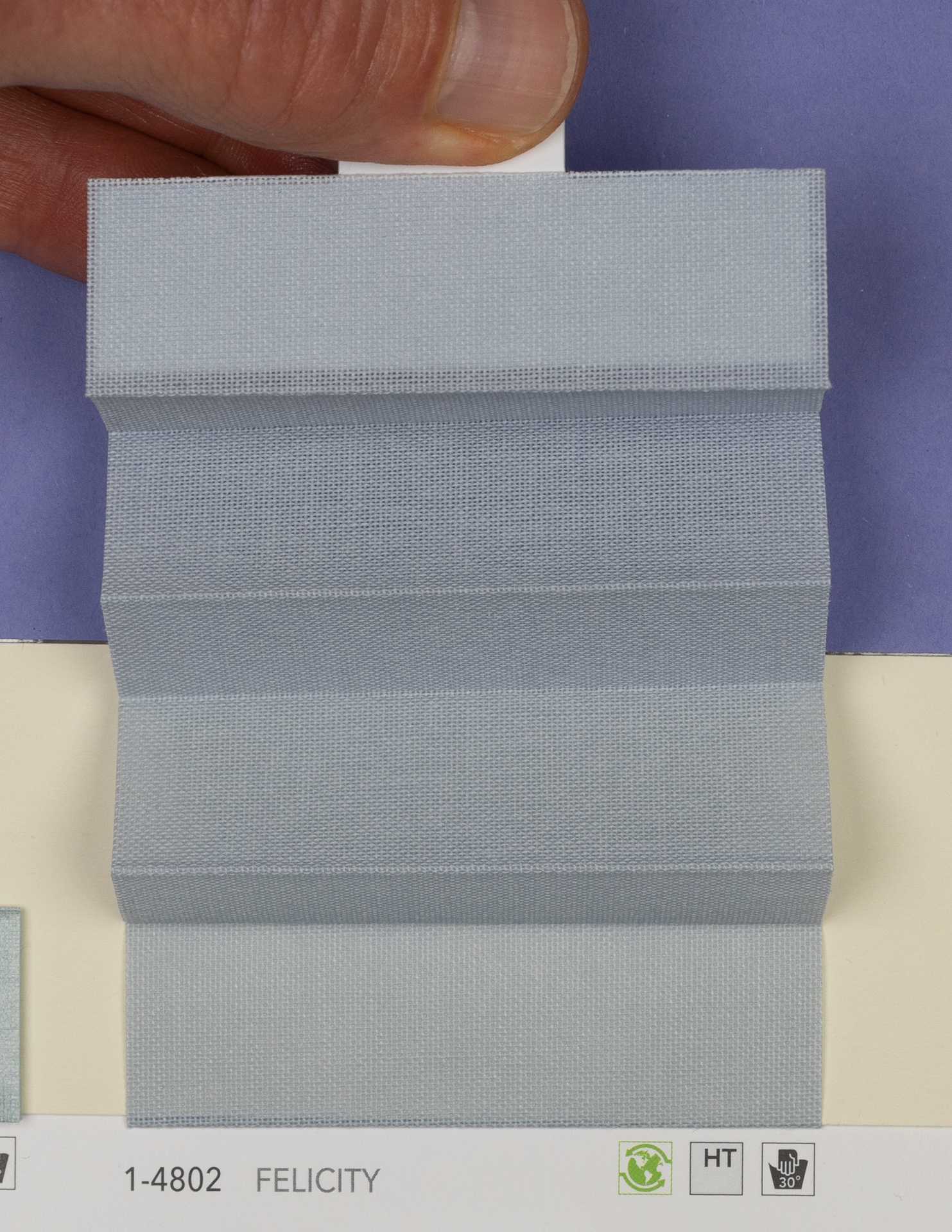 MHZ Plissee Stoff Muster aus der Farbkarte "14 Cool and Fresh" | Material: 80 % RPES / 20 % PES