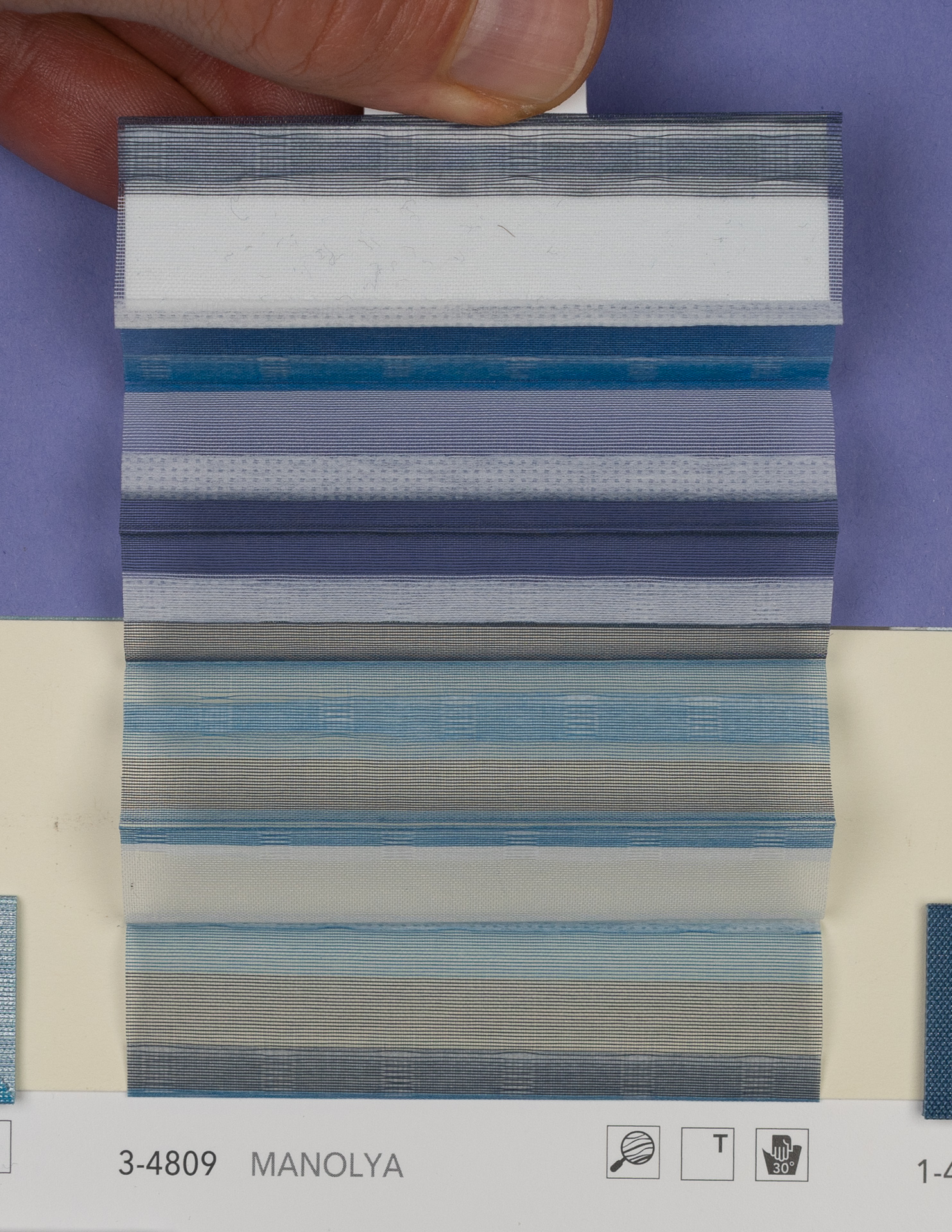 MHZ Plissee Stoff Muster aus der Farbkarte "15 Cool and Fresh" | Material: 100 % PES