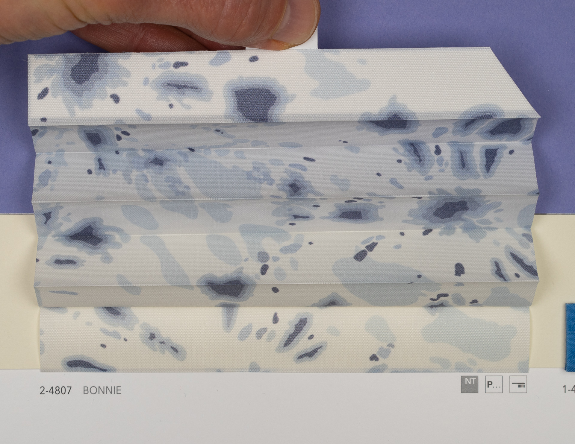 MHZ Plissee Stoff Muster aus der Farbkarte "15 Cool and Fresh" | Material: 100 % PES