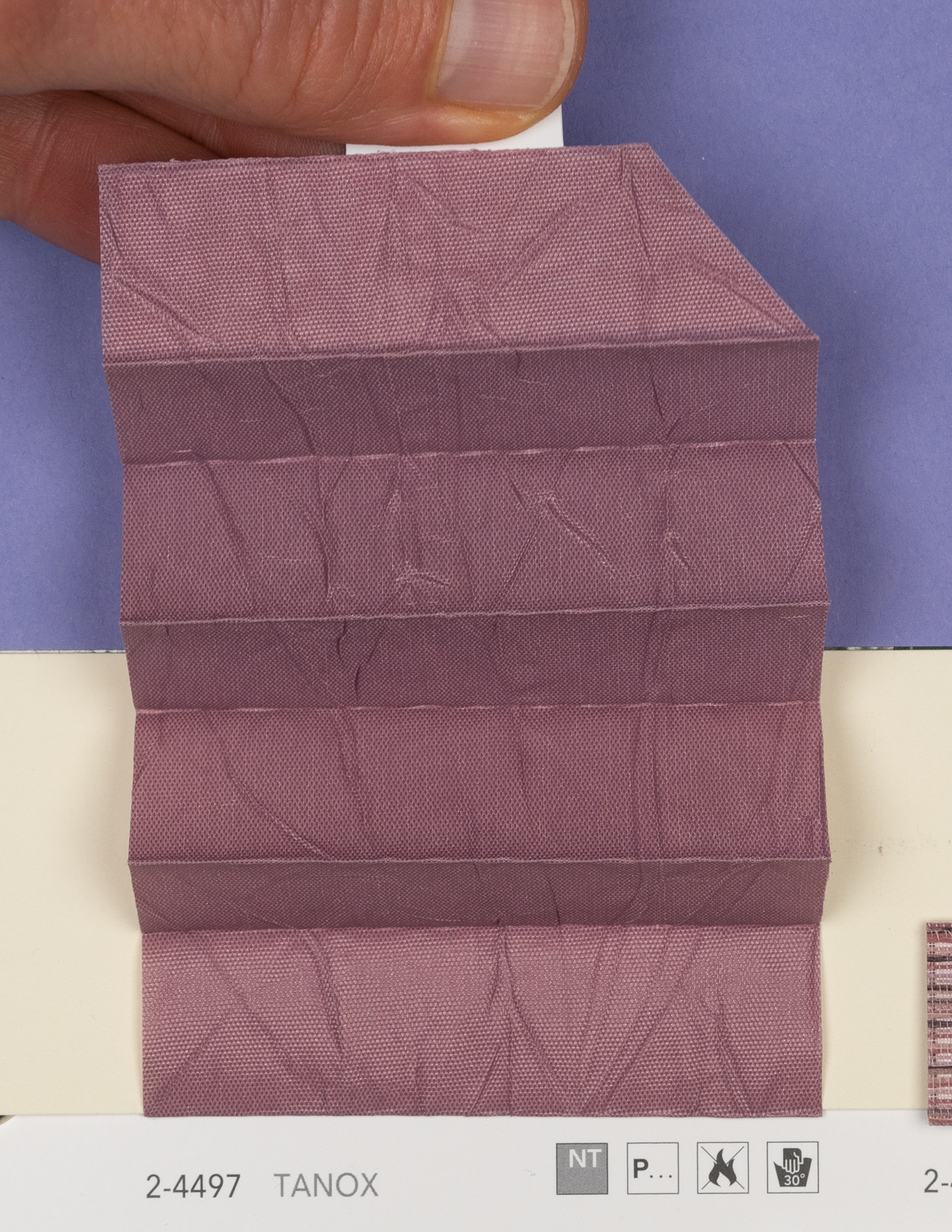 MHZ Plissee Stoff Muster aus der Farbkarte "16 Shiny and Bright" | Material: 100 % PES