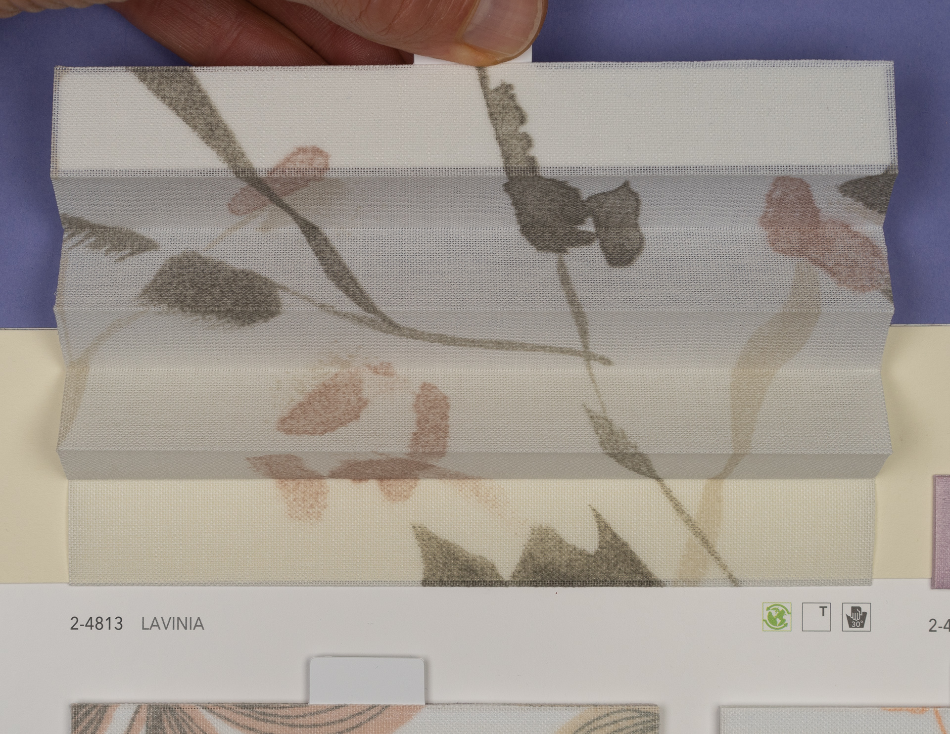 MHZ Plissee Stoff Muster aus der Farbkarte "16 Shiny and Bright" | Material: 80 % RPES / 20 % PES