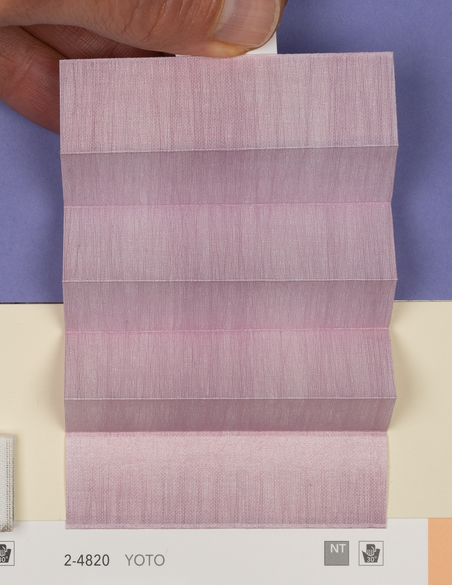 MHZ Plissee Stoff Muster aus der Farbkarte "16 Shiny and Bright" | Material: 100 % PES