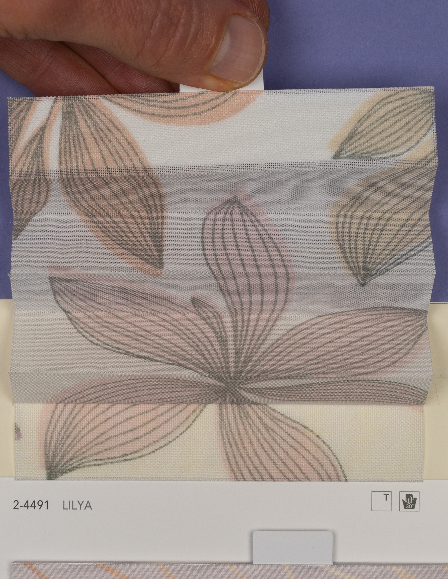 MHZ Plissee Stoff Muster aus der Farbkarte "16 Shiny and Bright" | Material: 100 % PES