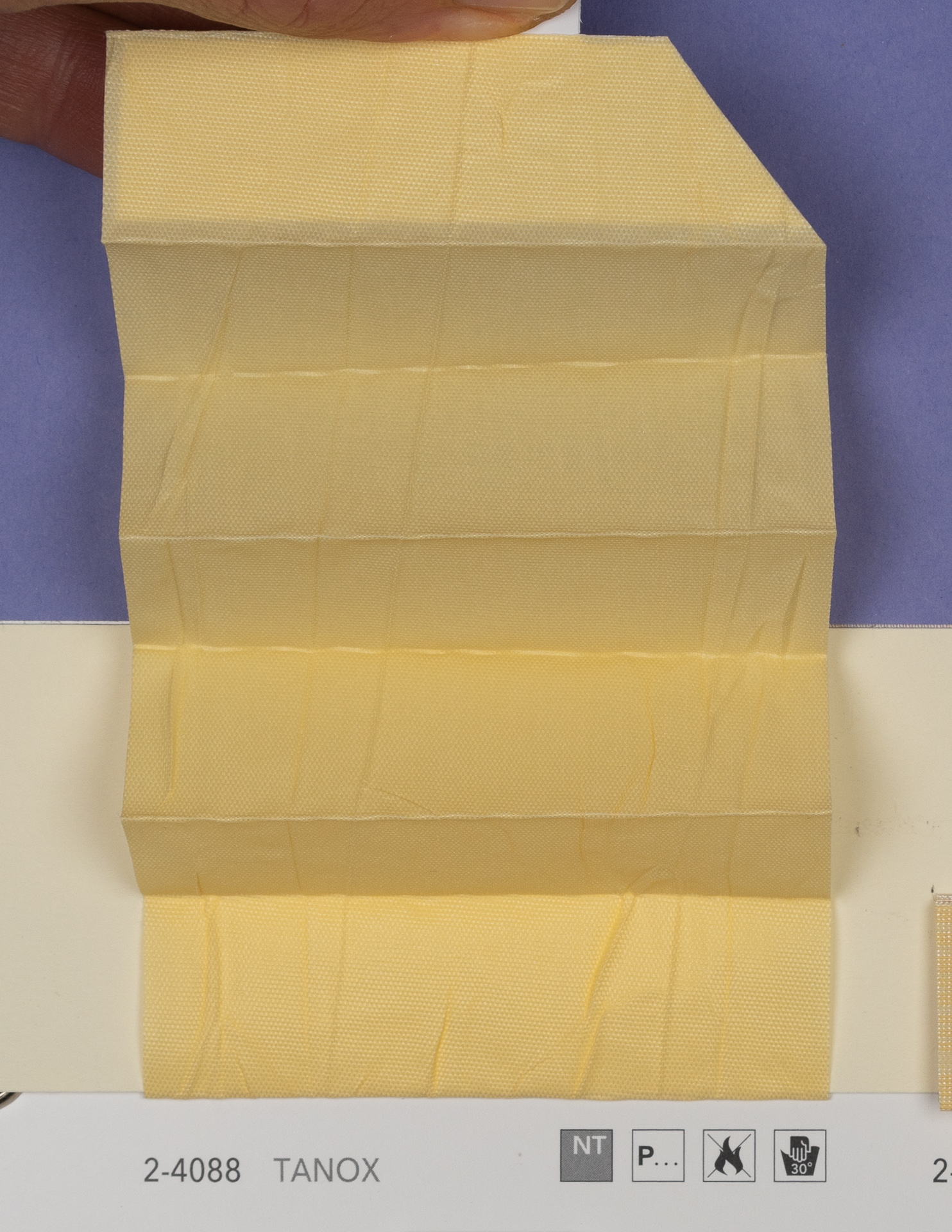 MHZ Plissee Stoff Muster aus der Farbkarte "16 Shiny and Bright" | Material: 100 % PES