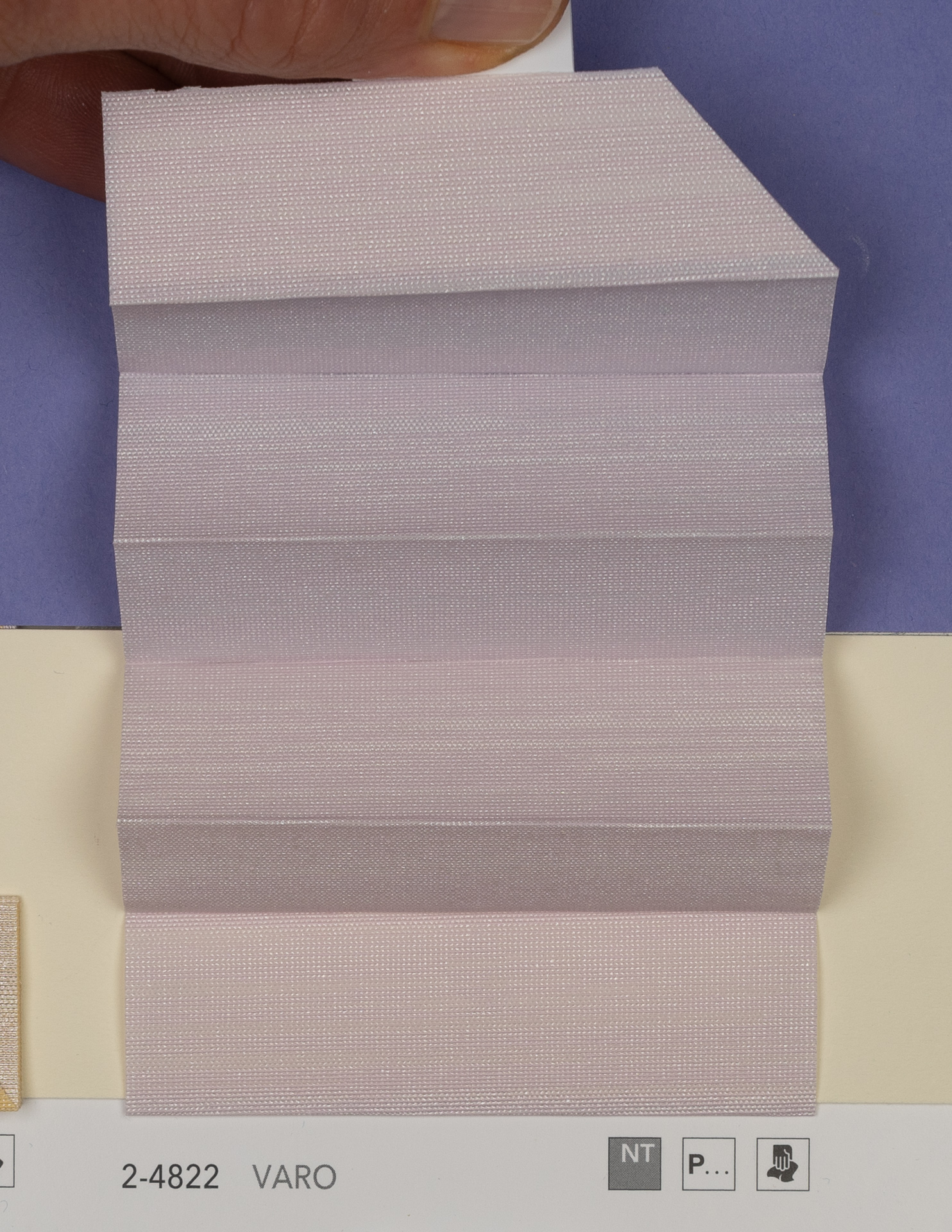 MHZ Plissee Stoff Muster aus der Farbkarte "16 Shiny and Bright" | Material: 100 % PES