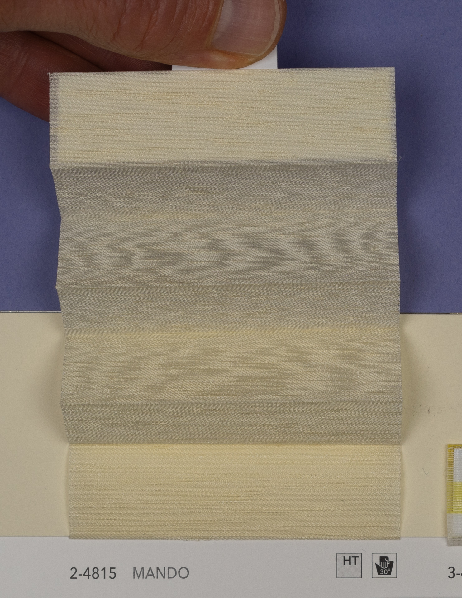 MHZ Plissee Stoff Muster aus der Farbkarte "16 Shiny and Bright" | Material: 100 % PES