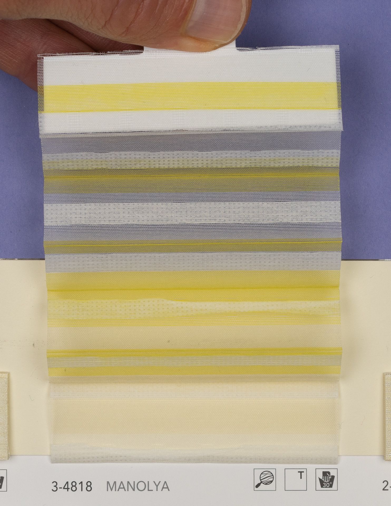 MHZ Plissee Stoff Muster aus der Farbkarte "16 Shiny and Bright" | Material: 100 % PES