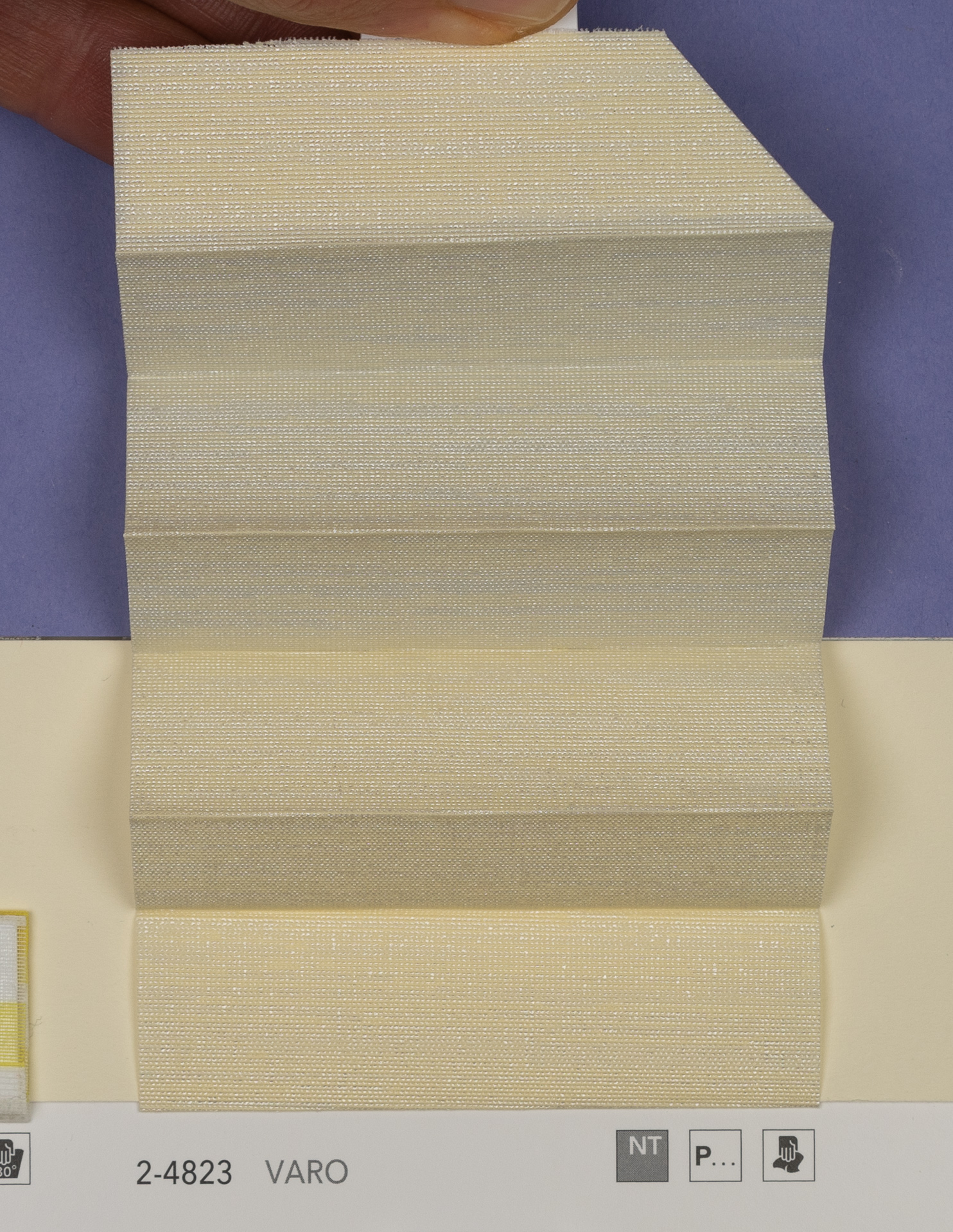 MHZ Plissee Stoff Muster aus der Farbkarte "16 Shiny and Bright" | Material: 100 % PES