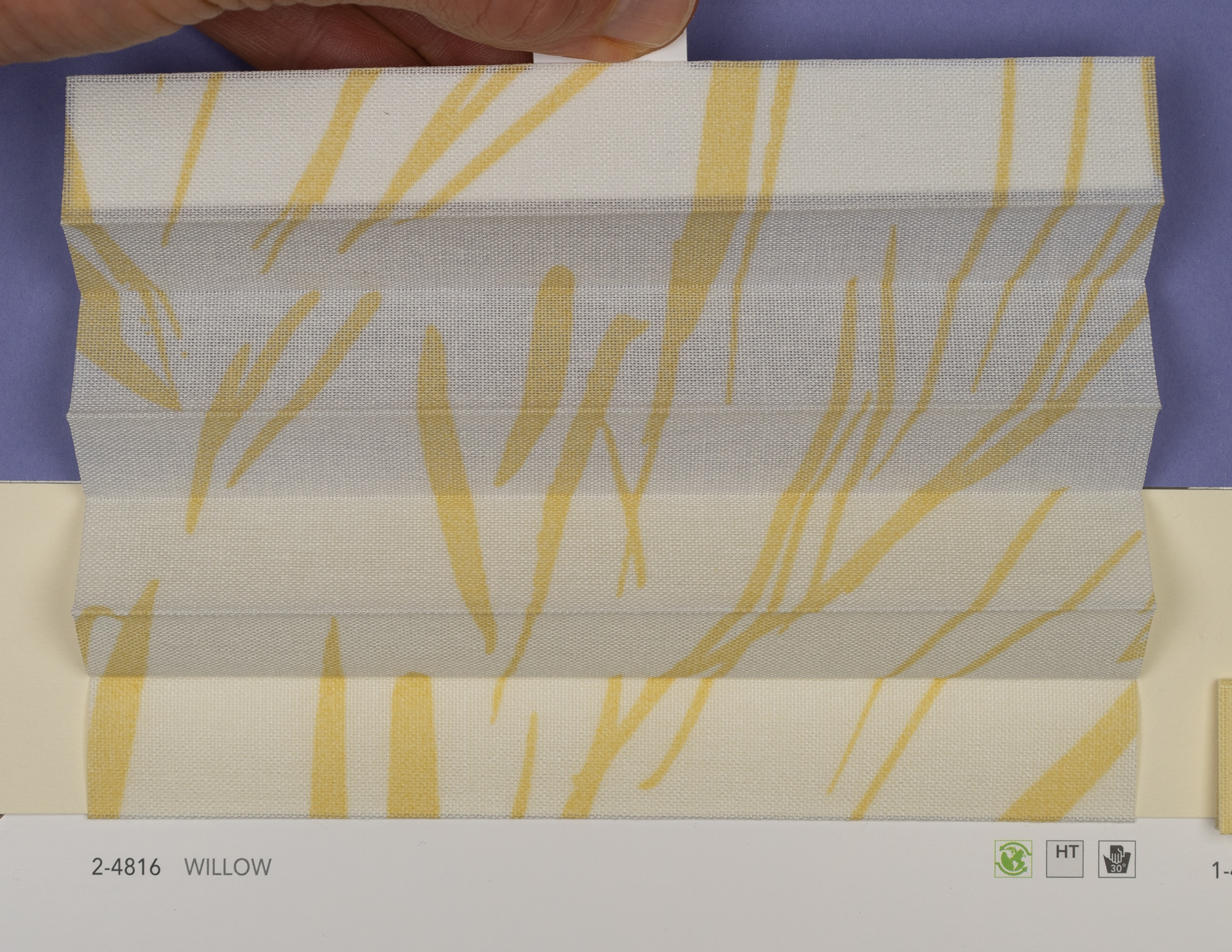 MHZ Plissee Stoff Muster aus der Farbkarte "16 Shiny and Bright" | Material: 80 % RPES / 20 % PES