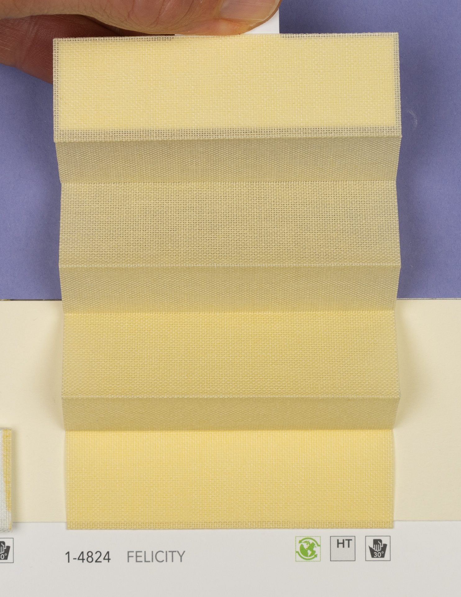 MHZ Plissee Stoff Muster aus der Farbkarte "16 Shiny and Bright" | Material: 80 % RPES / 20 % PES