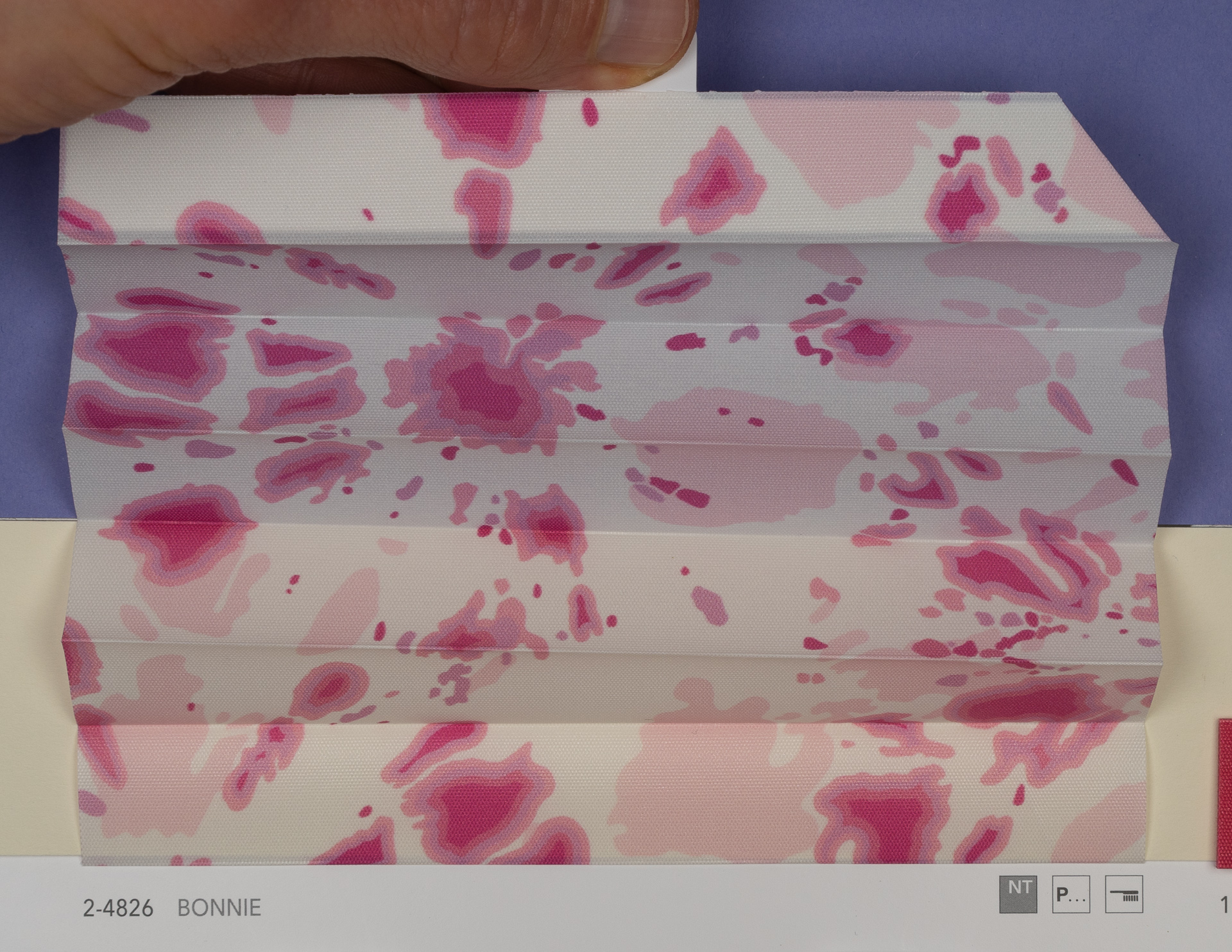 MHZ Plissee Stoff Muster aus der Farbkarte "17 Shiny and Bright" | Material: 100 % PES