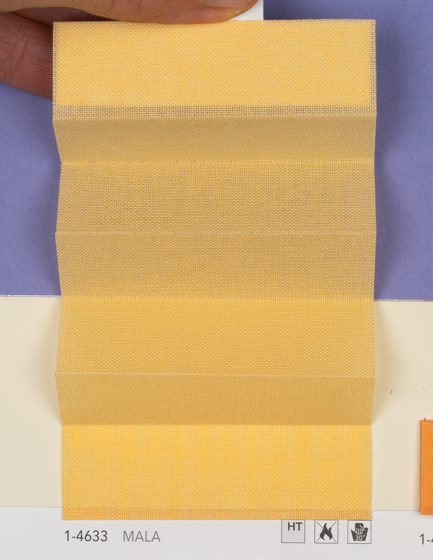 MHZ Plissee Stoff Muster aus der Farbkarte "17 Shiny and Bright" | Material: 100 % PES Trevira CS