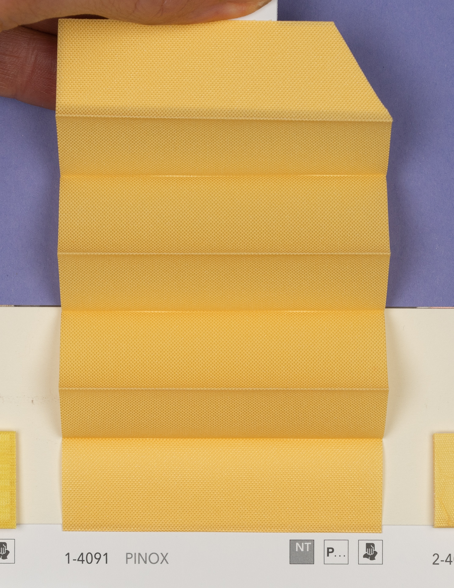 MHZ Plissee Stoff Muster aus der Farbkarte "17 Shiny and Bright" | Material: 100 % PES