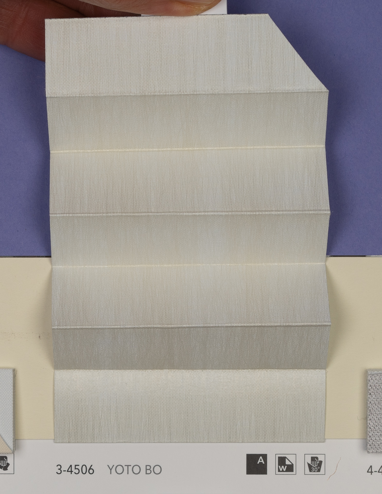 MHZ Plissee Stoff Muster aus der Farbkarte "18 Relaxed Night" | Material: 100 % PES