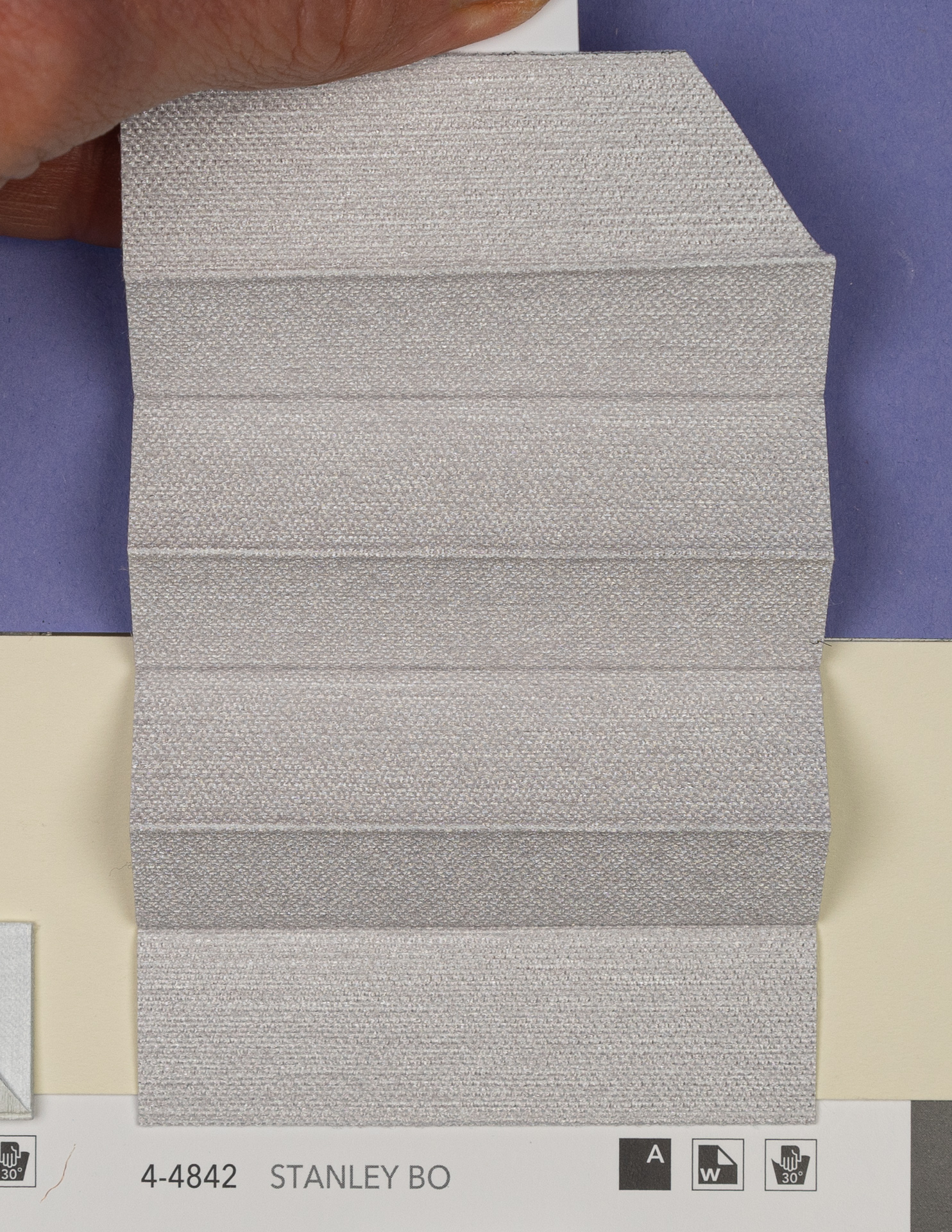 MHZ Plissee Stoff Muster aus der Farbkarte "18 Relaxed Night" | Material: 100 % PES