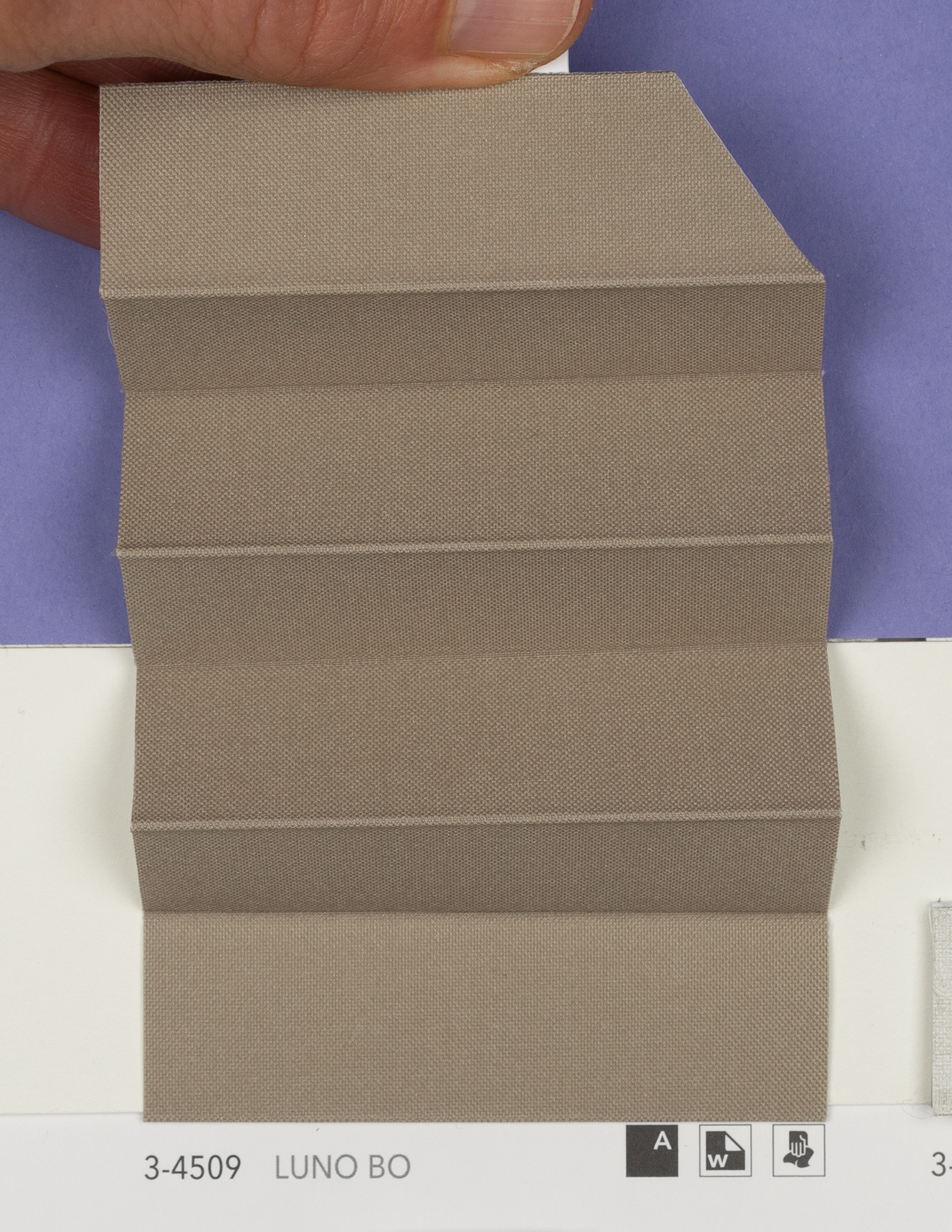 MHZ Plissee Stoff Muster aus der Farbkarte "18 Relaxed Night" | Material: 100 % PES