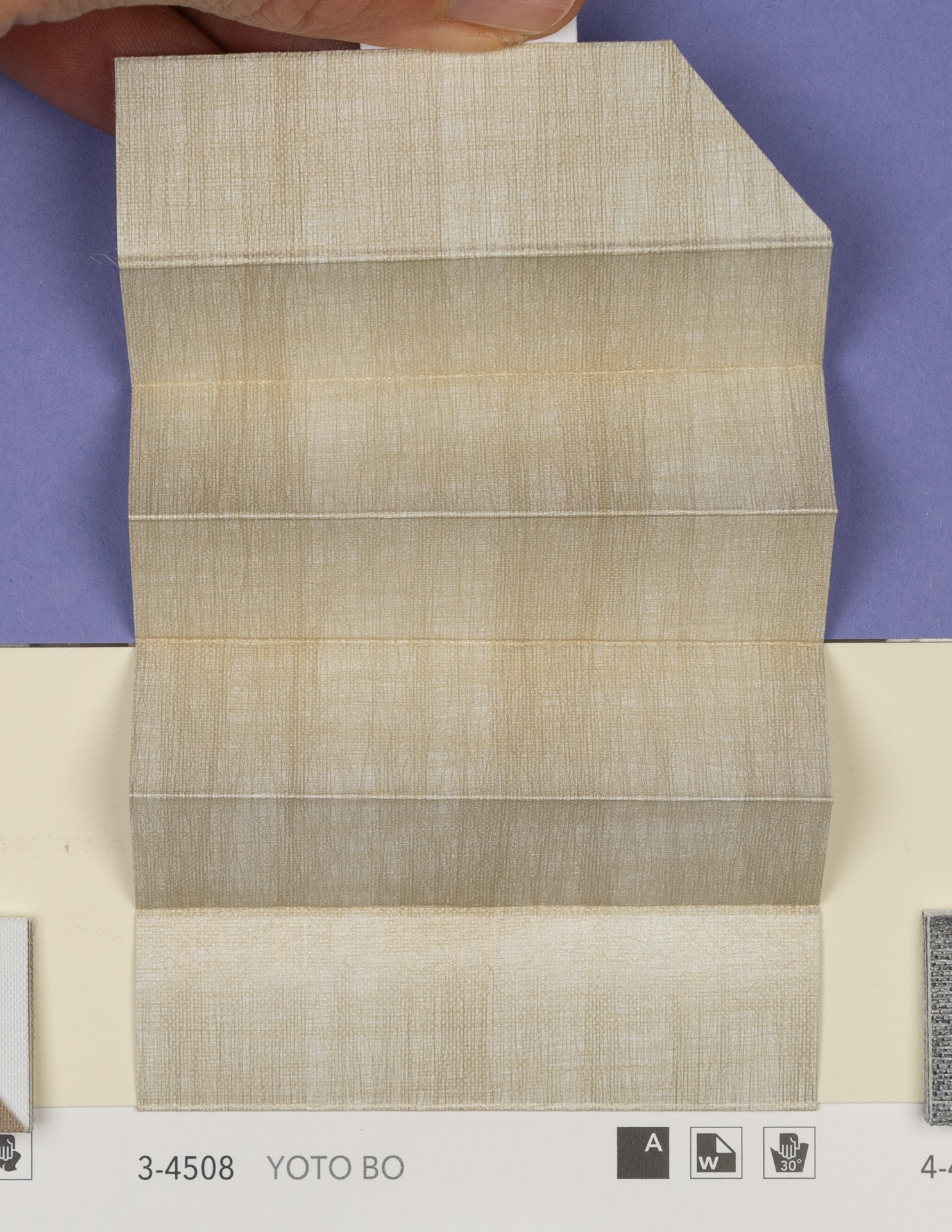 MHZ Plissee Stoff Muster aus der Farbkarte "18 Relaxed Night" | Material: 100 % PES