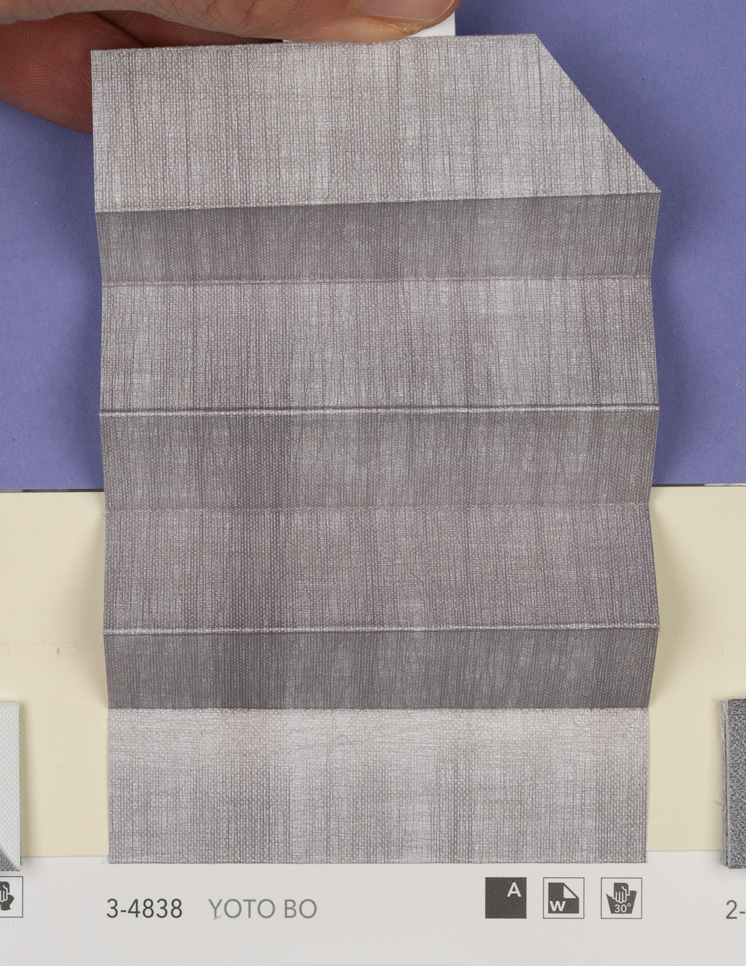 MHZ Plissee Stoff Muster aus der Farbkarte "18 Relaxed Night" | Material: 100 % PES