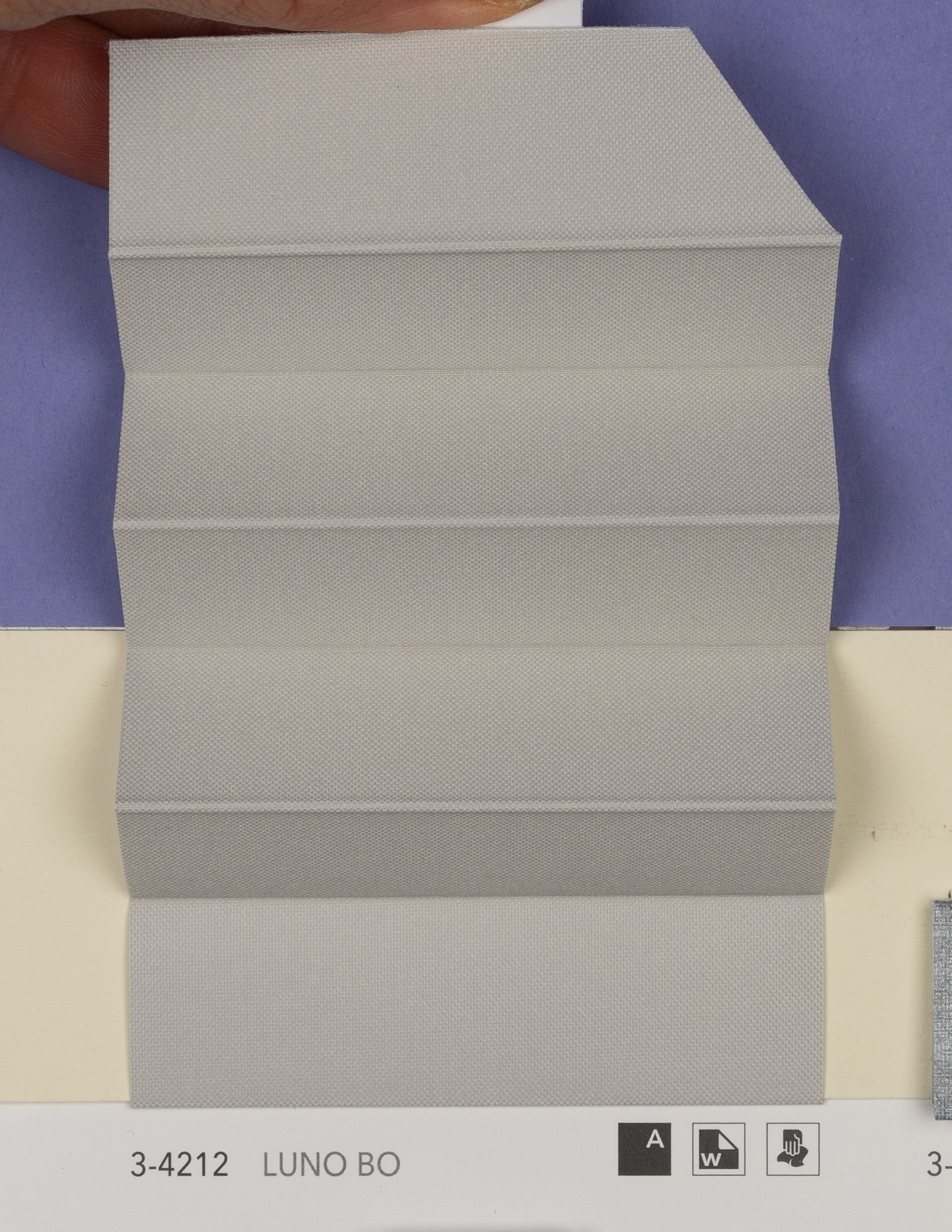 MHZ Plissee Stoff Muster aus der Farbkarte "18 Relaxed Night" | Material: 100 % PES