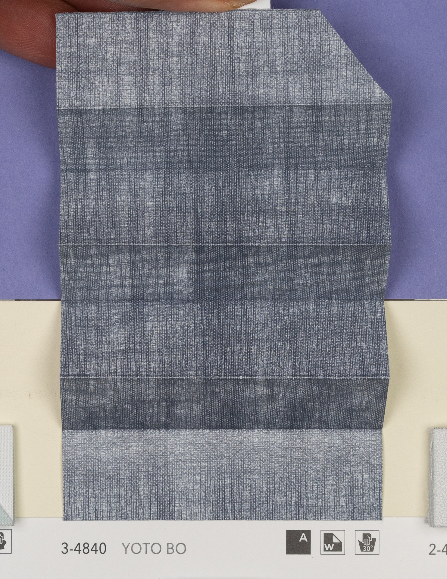 MHZ Plissee Stoff Muster aus der Farbkarte "18 Relaxed Night" | Material: 100 % PES