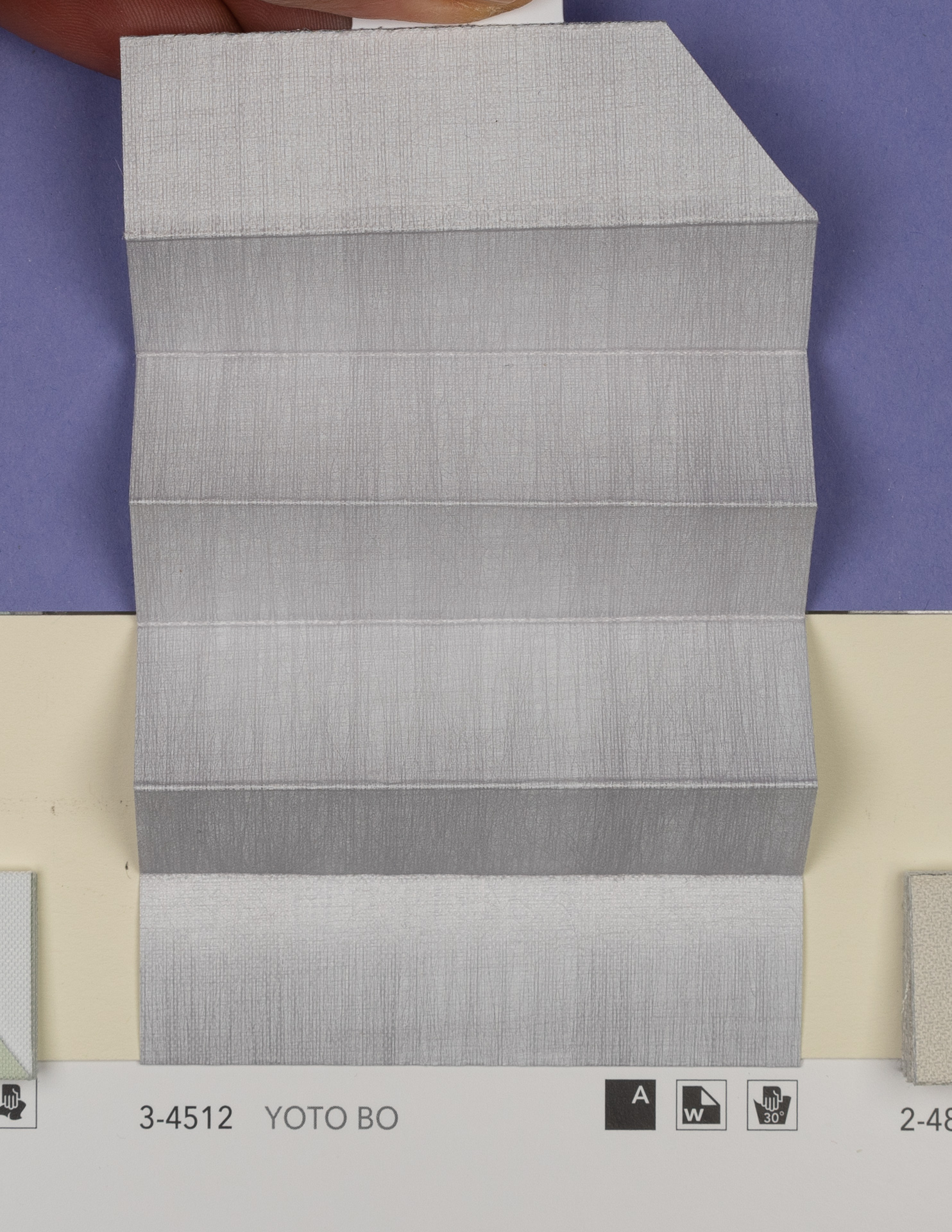 MHZ Plissee Stoff Muster aus der Farbkarte "18 Relaxed Night" | Material: 100 % PES