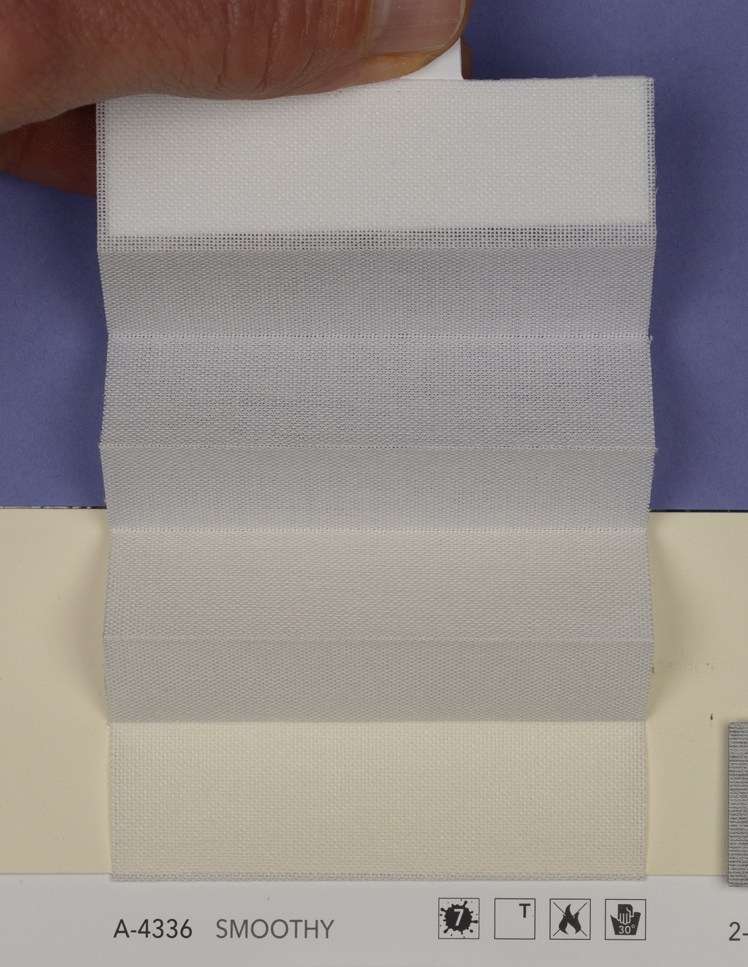 MHZ Plissee Stoff Muster aus der Farbkarte "19 Flame Retardant" | Material: 100 % PES