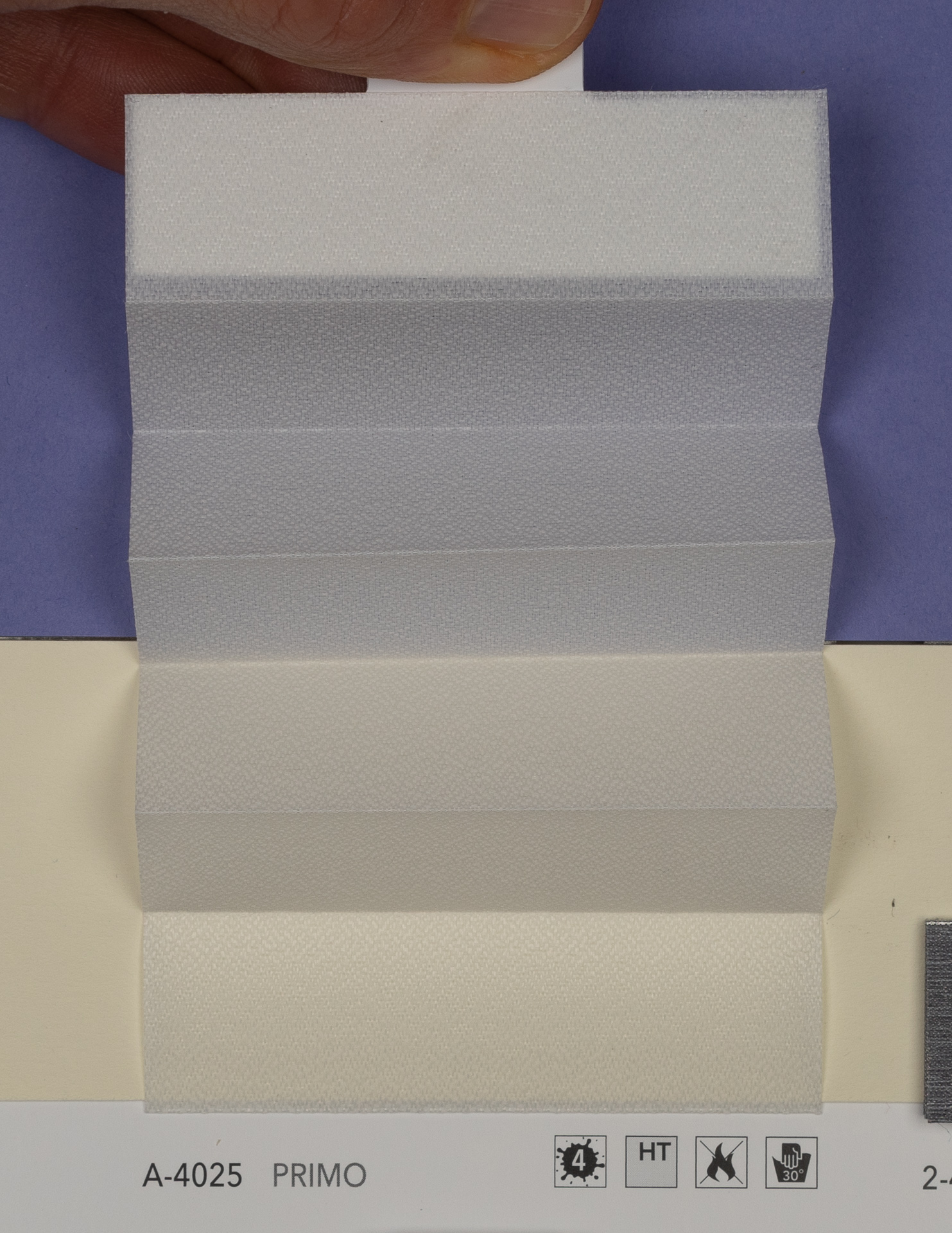 MHZ Plissee Stoff Muster aus der Farbkarte "19 Flame Retardant" | Material: 100 % PES