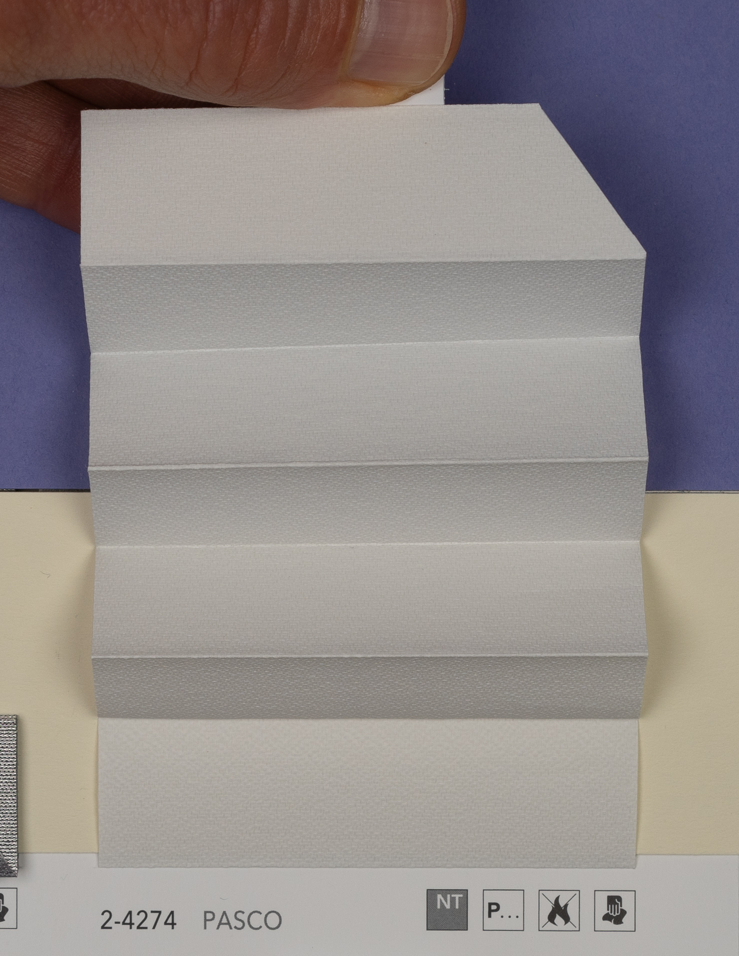 MHZ Plissee Stoff Muster aus der Farbkarte "19 Flame Retardant" | Material: 100 % PES