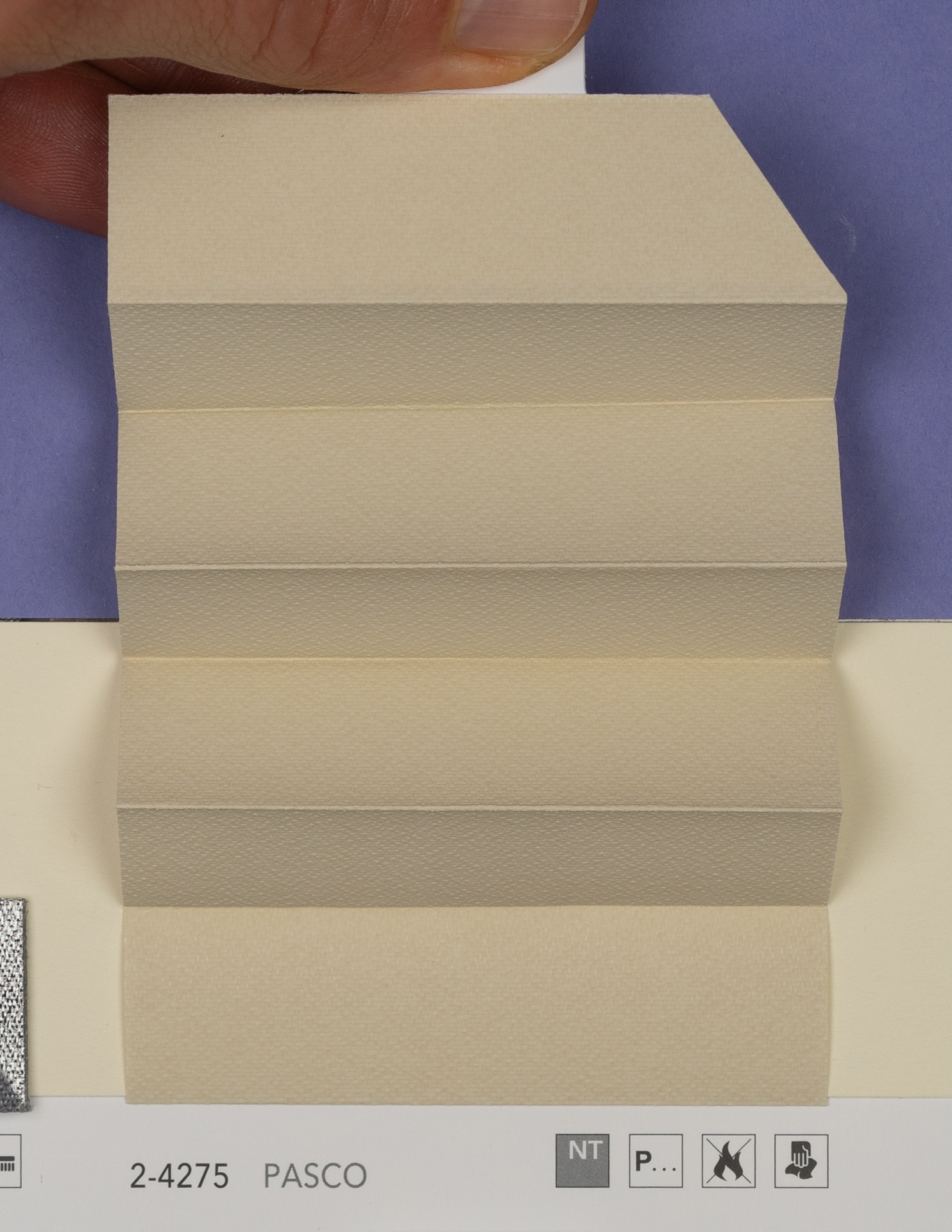 MHZ Plissee Stoff Muster aus der Farbkarte "19 Flame Retardant" | Material: 100 % PES